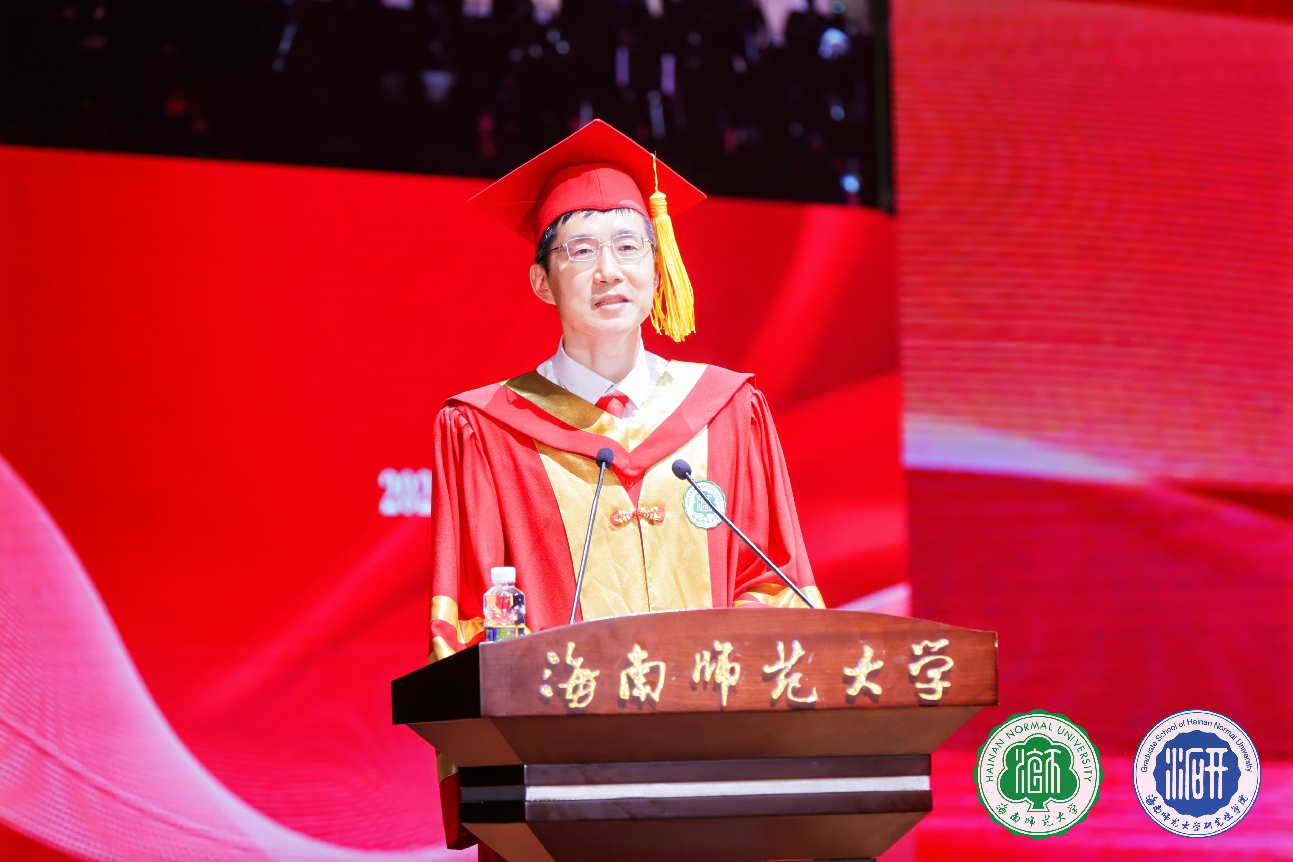 凤凰花开日 共论鸿鹄志 星空游戏官方举行2024届研究生毕业典礼暨学位授予仪式