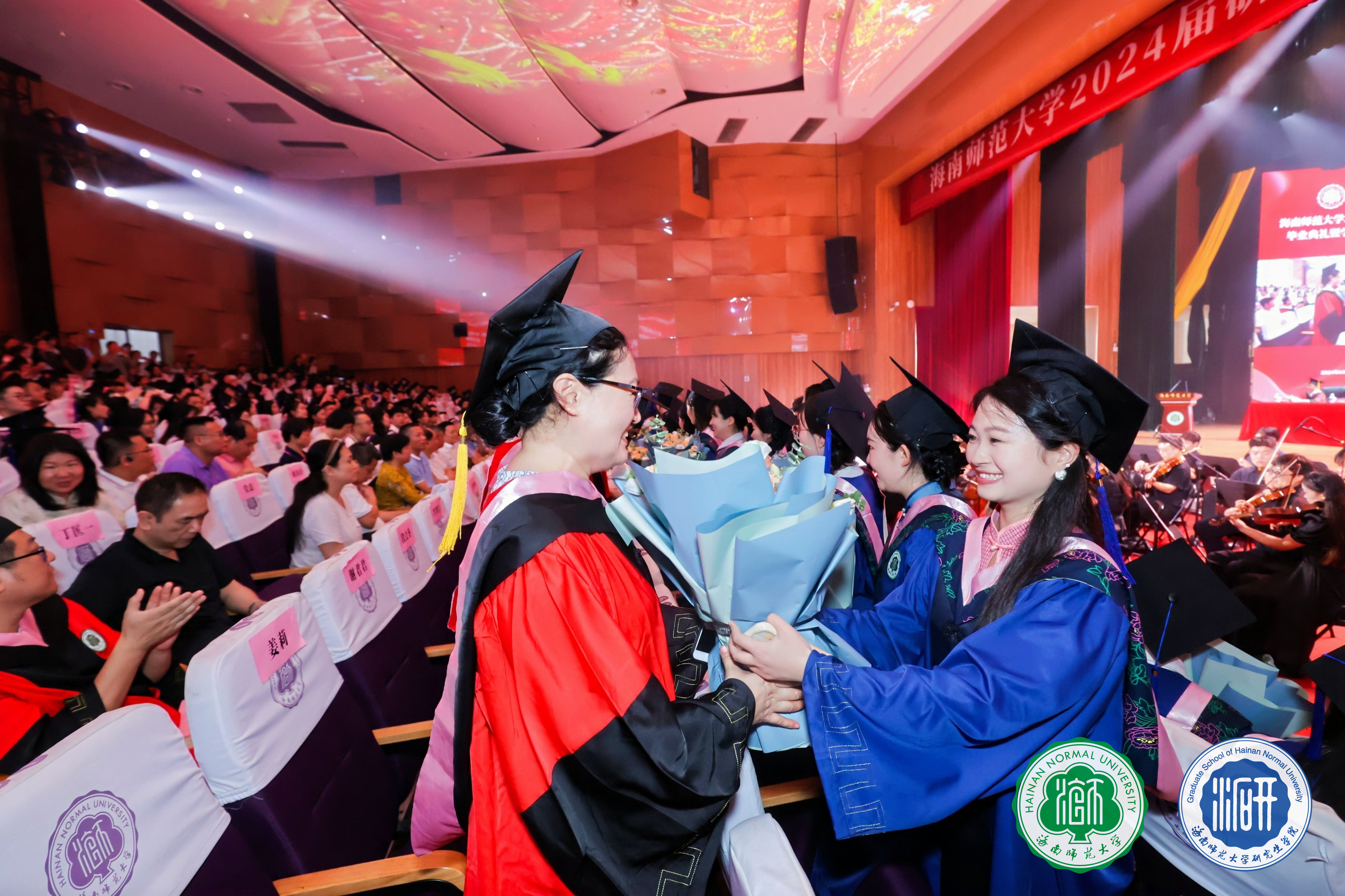 凤凰花开日 共论鸿鹄志 星空游戏官方举行2024届研究生毕业典礼暨学位授予仪式