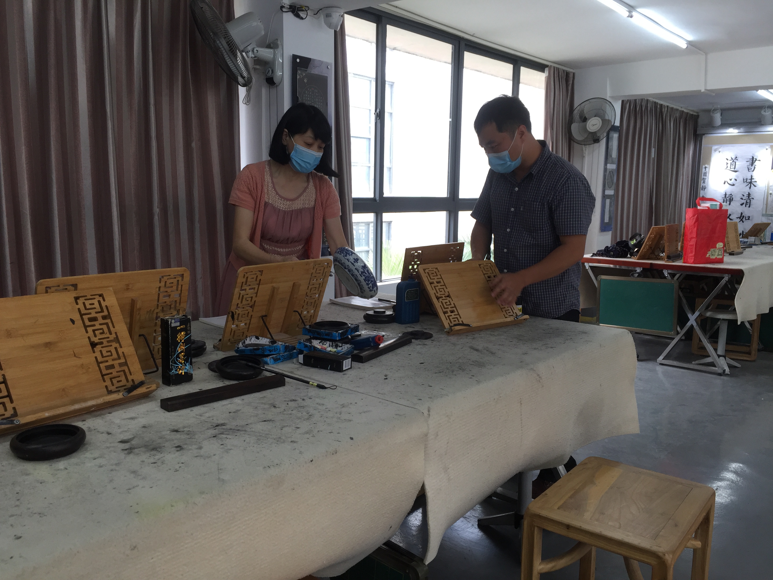 我校基层党支部开展“开学卫生联防服务”活动