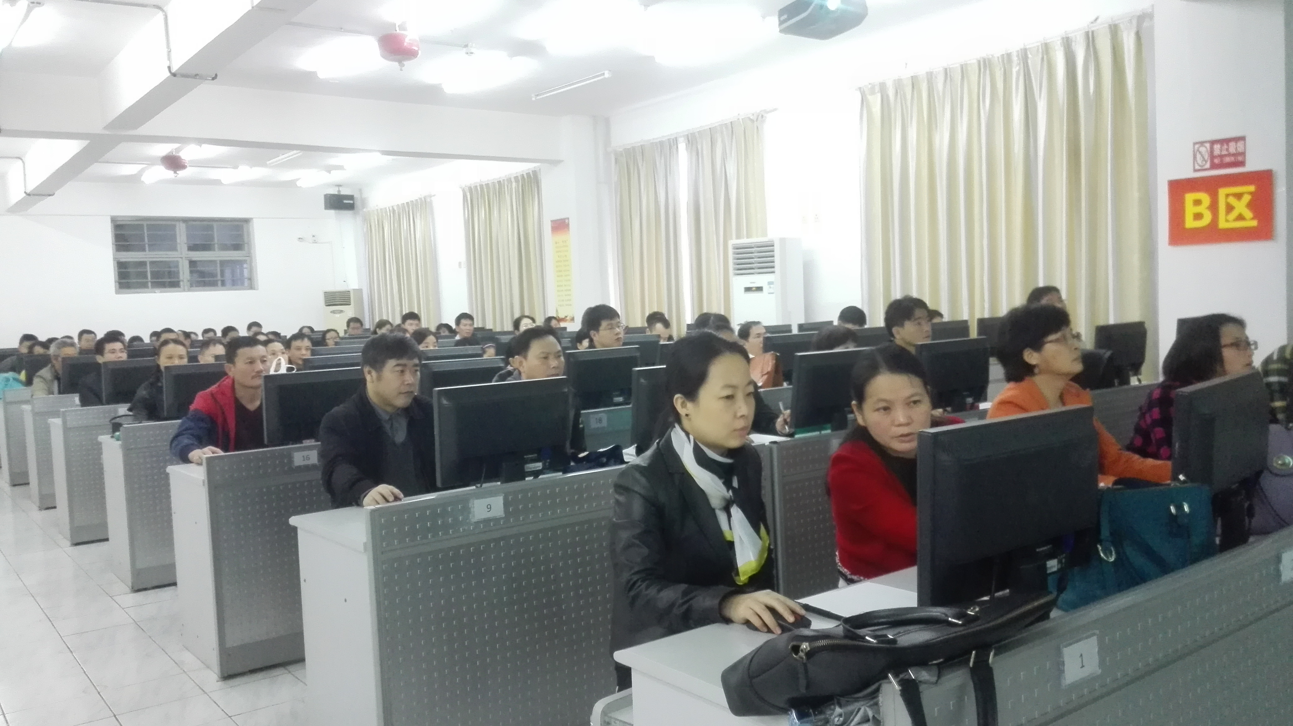 教务处举办“混合式”课程教学改革线上资源使用的培训