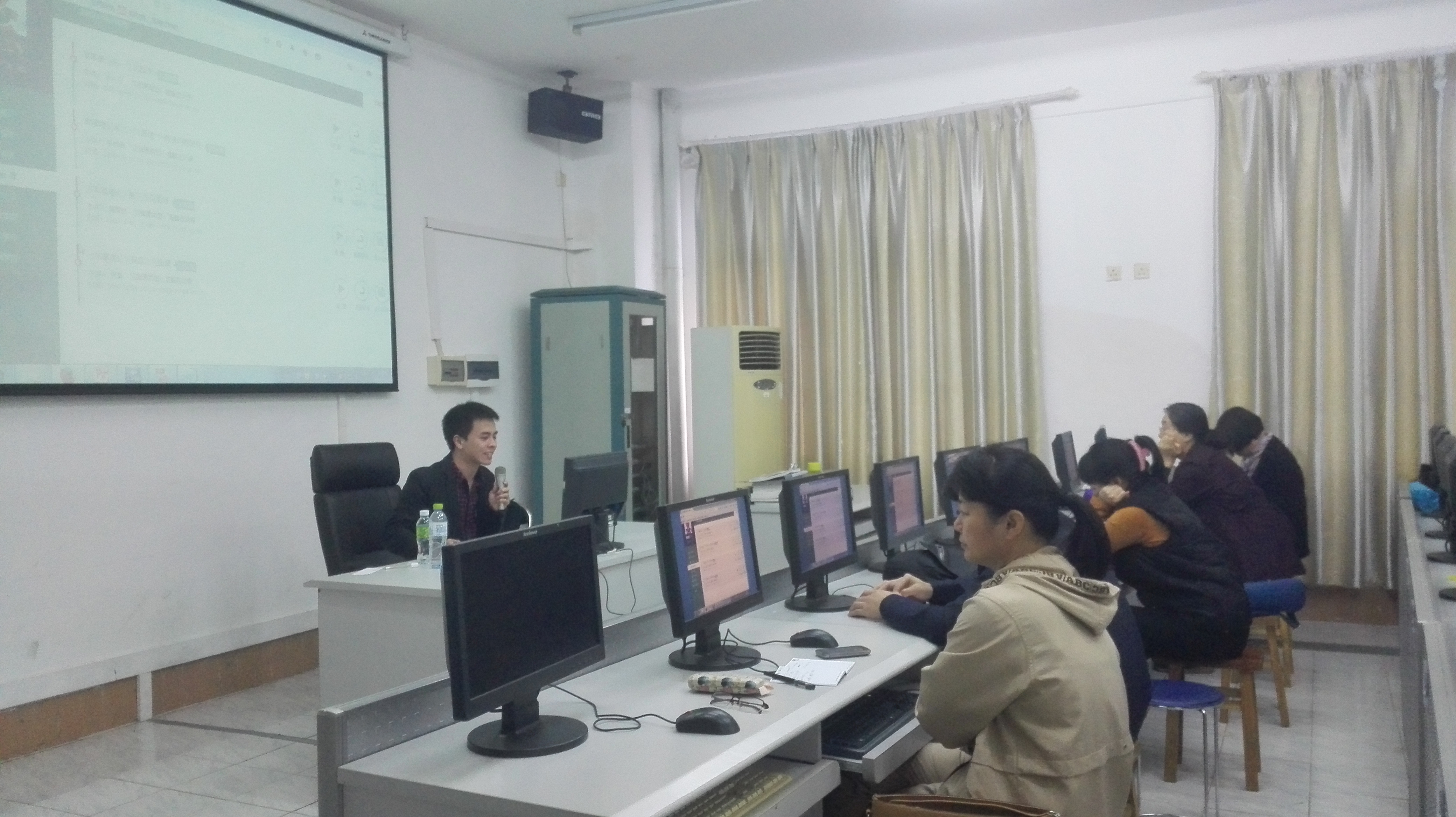 教务处举办“混合式”课程教学改革线上资源使用的培训