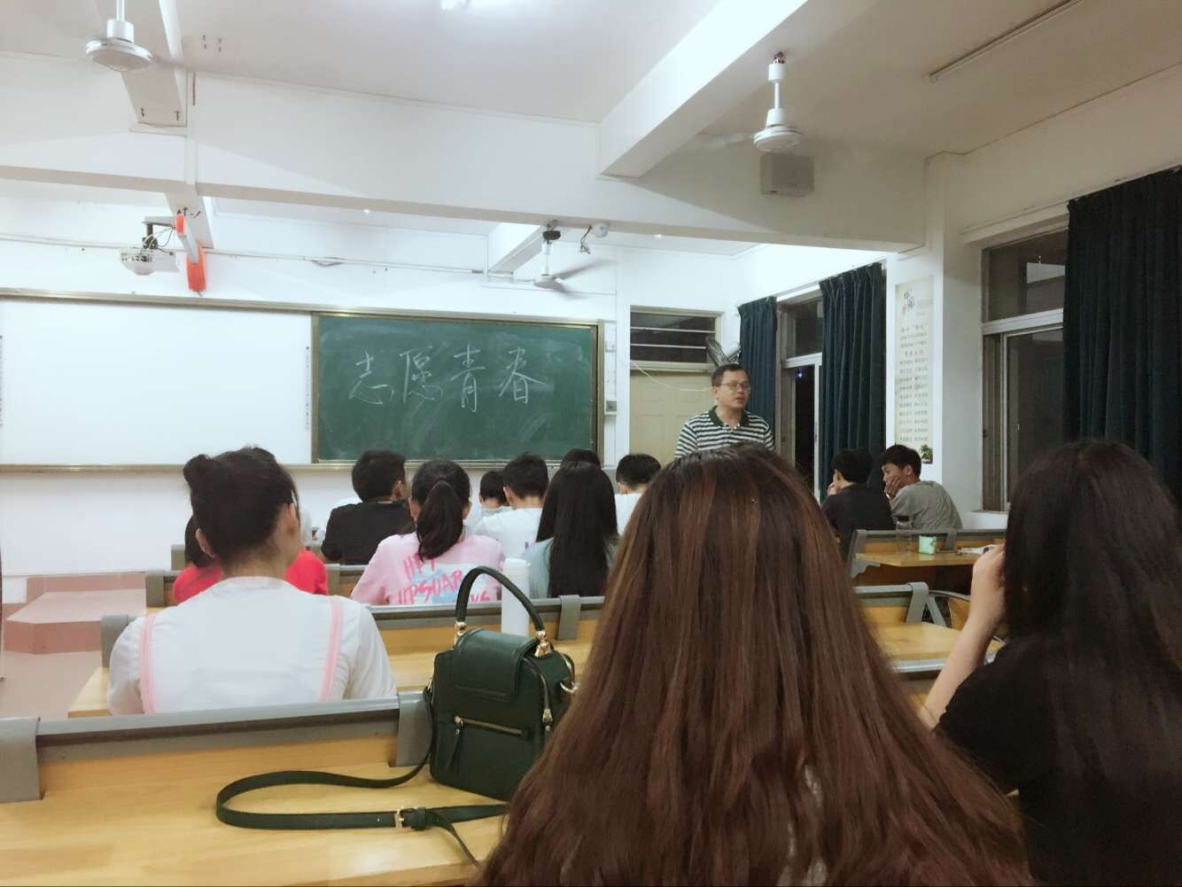 “安全高于一切，责任重于泰山”—记学院开展清明节假期安全教育