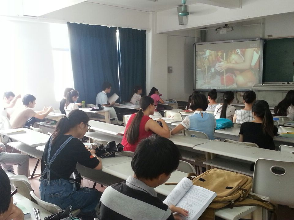 我院组织学生观看《消防警示录》