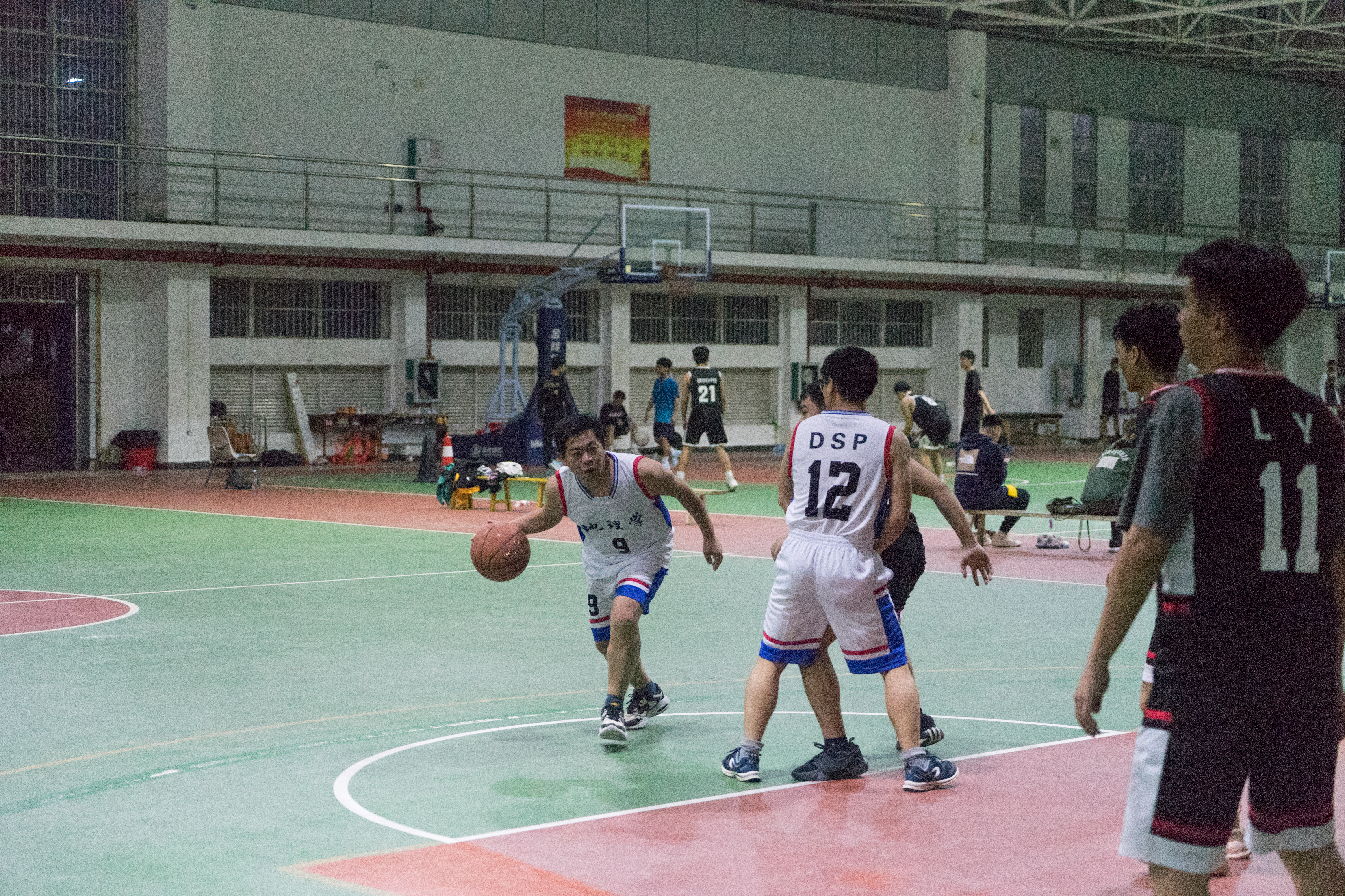 我院第一届研究生“经纬杯”篮球赛举办成功！