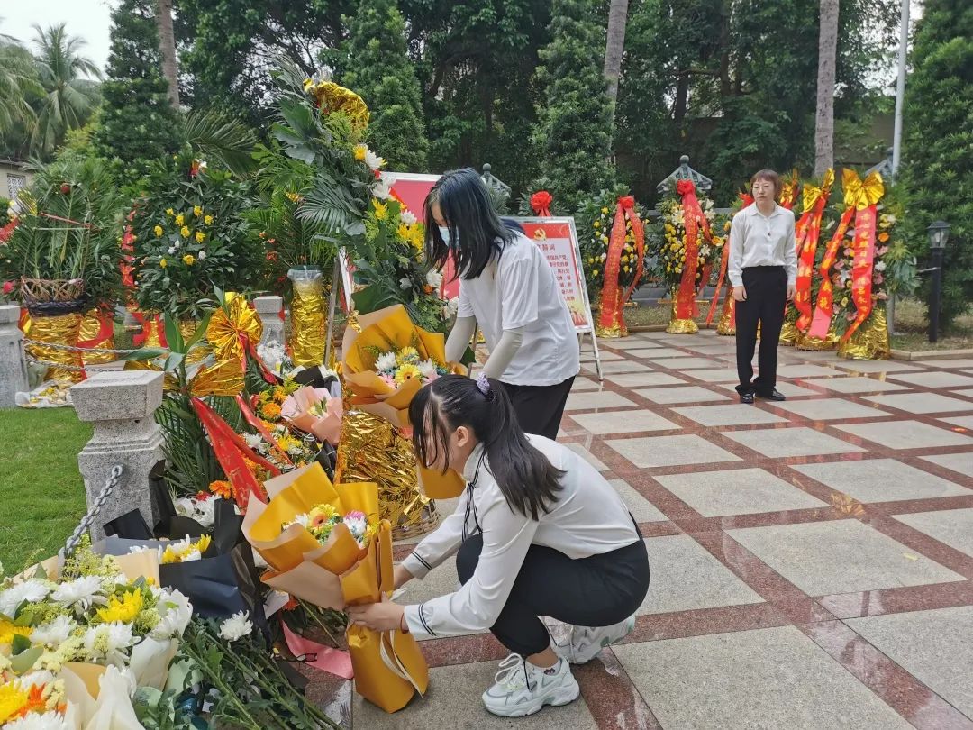 缅怀先烈，寄情清明——记祭扫李硕勋烈士纪念亭活动