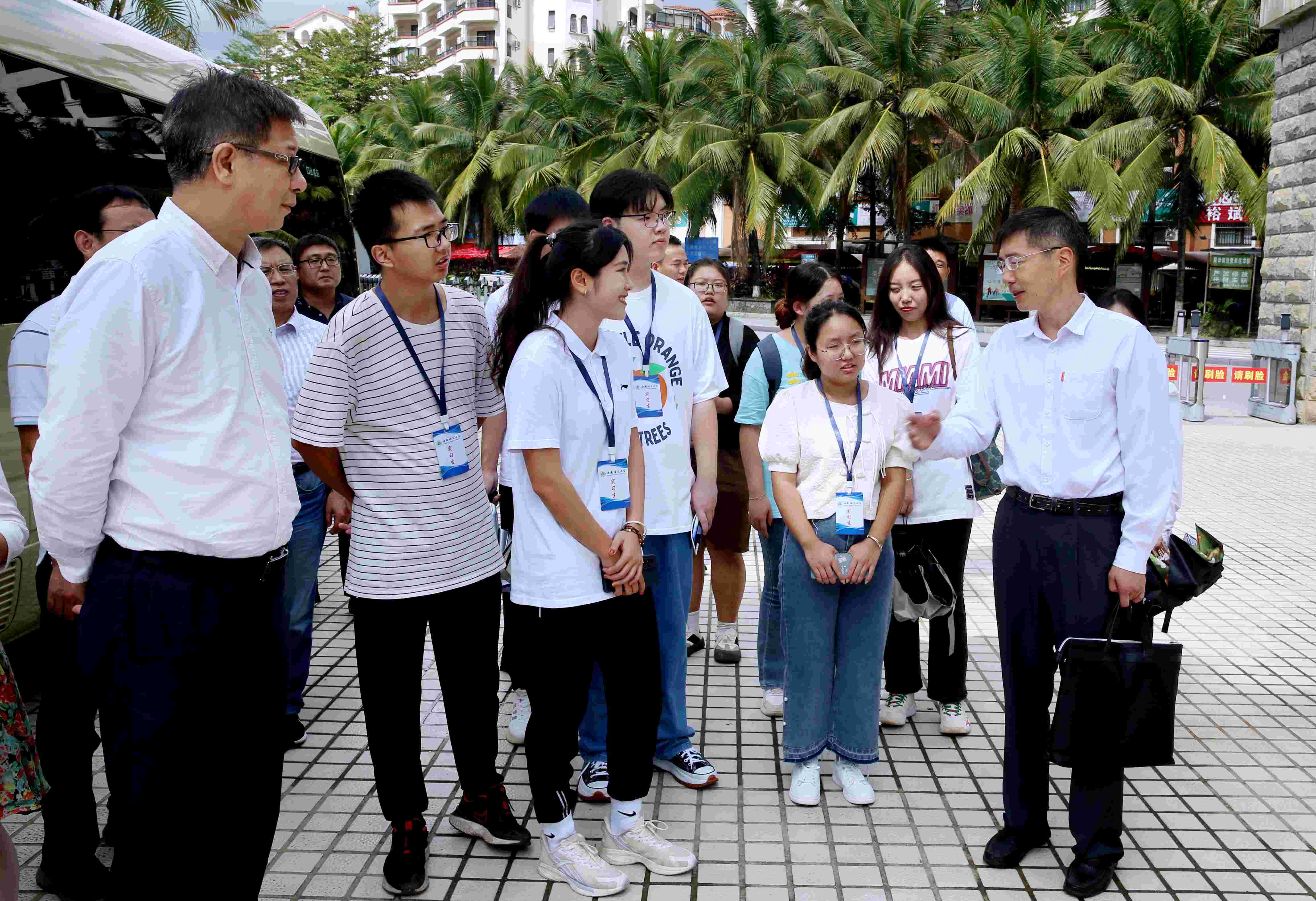 星空游戏官方与五指山市签订战略合作协议