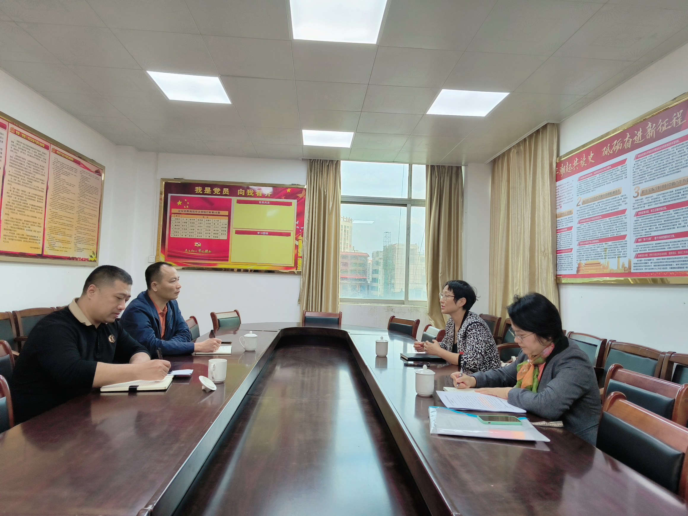 我校国内合作与发展处处长刘杼一行赴定安县交流座谈