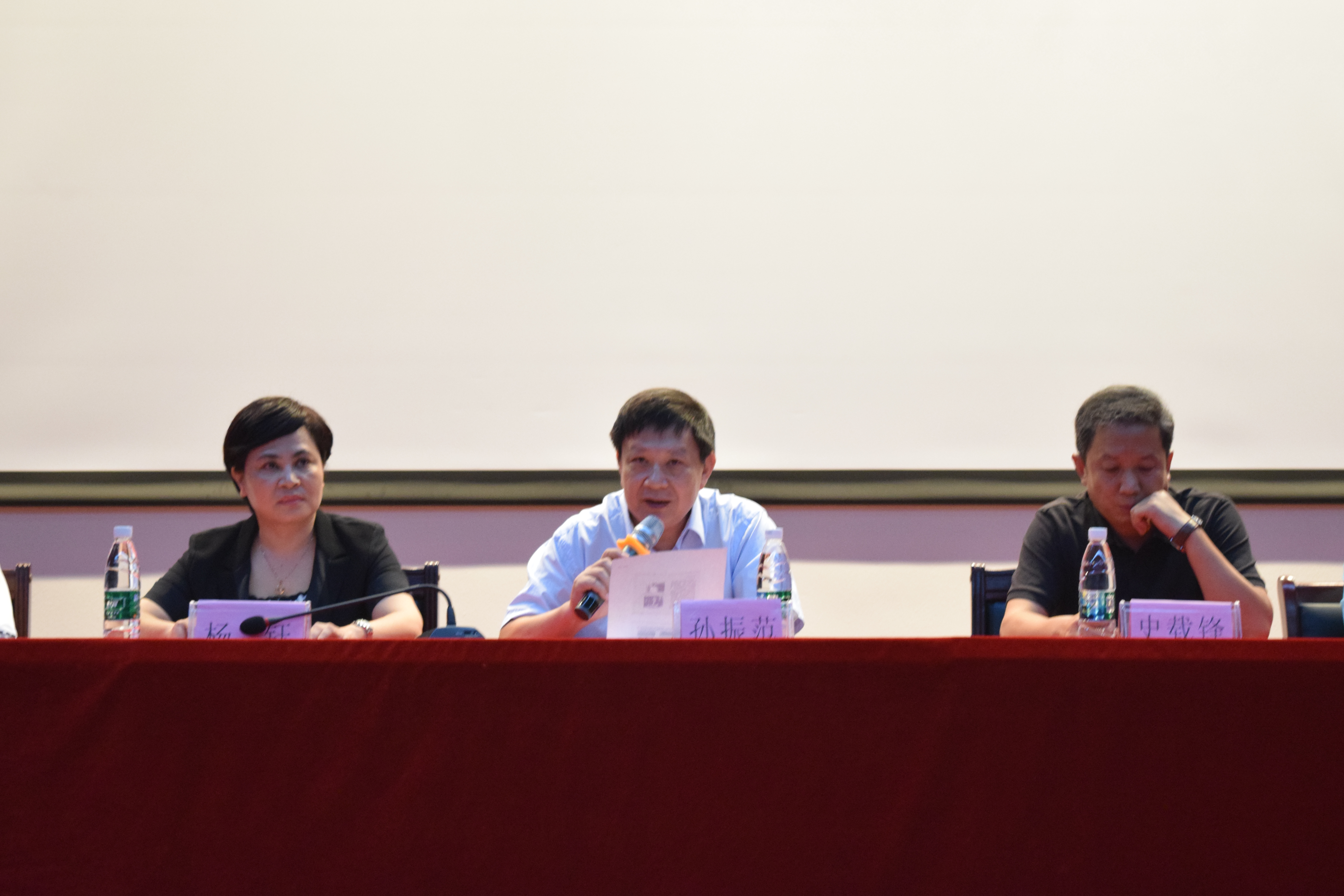 化学与化工学院隆重举行2016级新生开学典礼