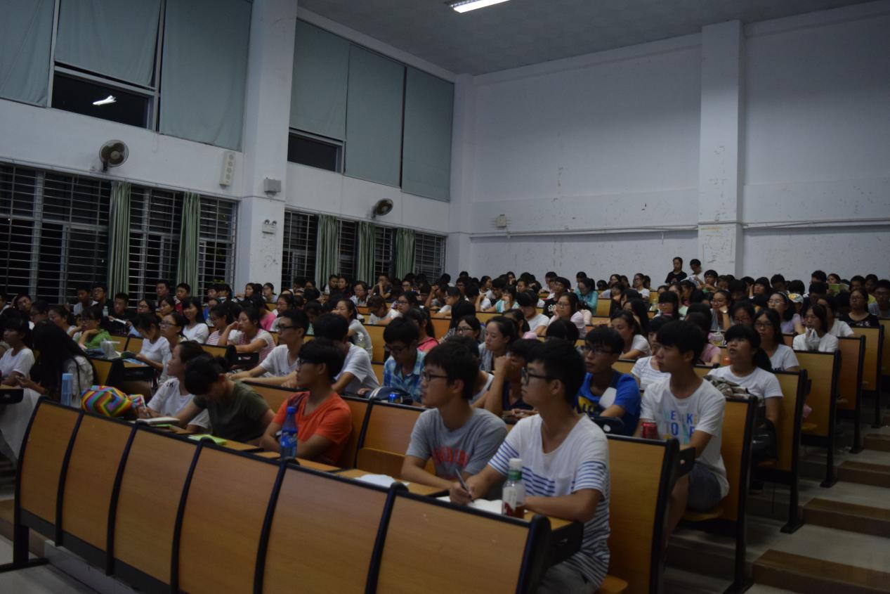 化学与化工学院举行“2015级新生校纪校规教育”讲座