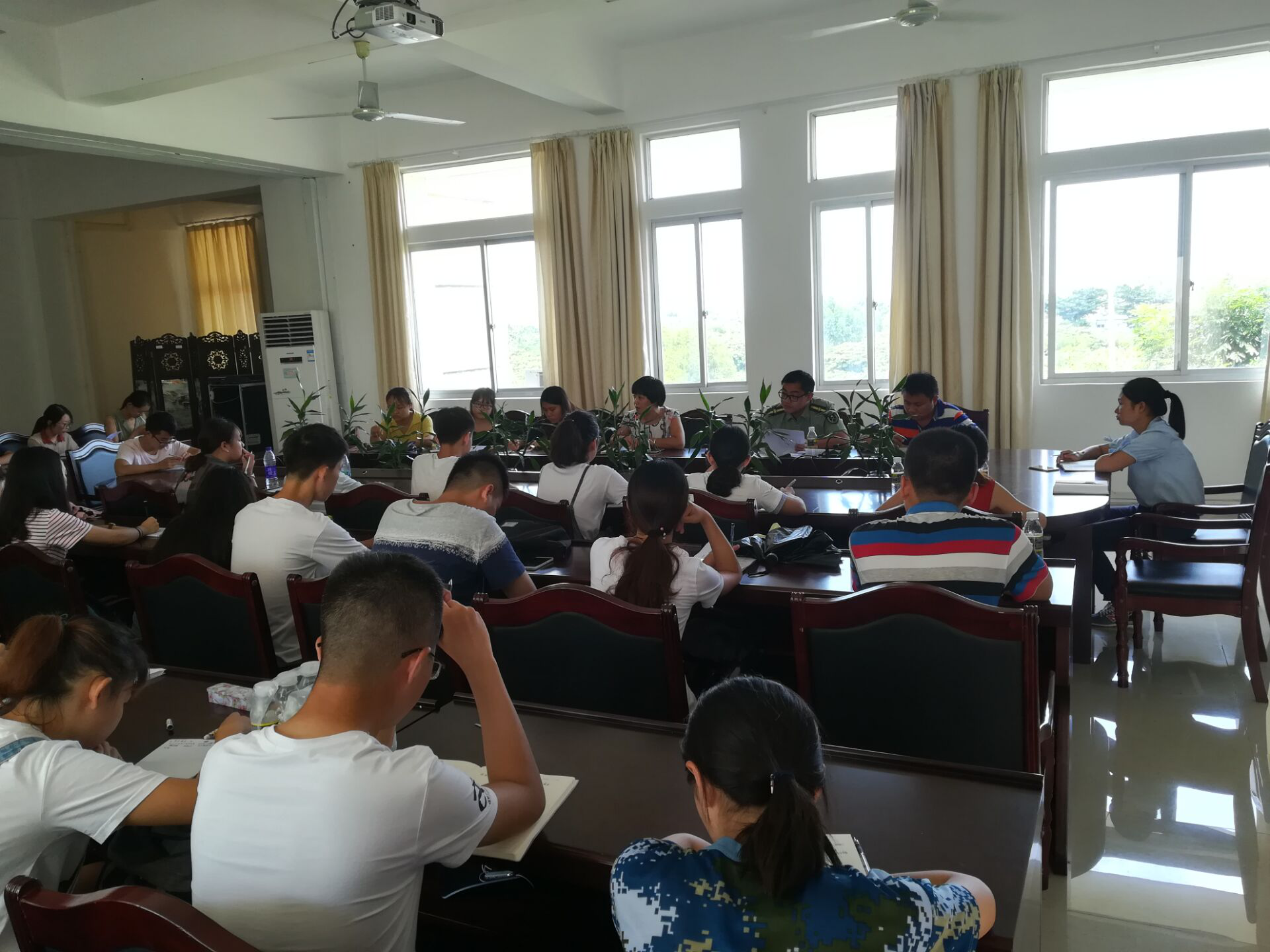 化学与化工学院召开学生干部会议传达部署校安全稳定工作会议精神