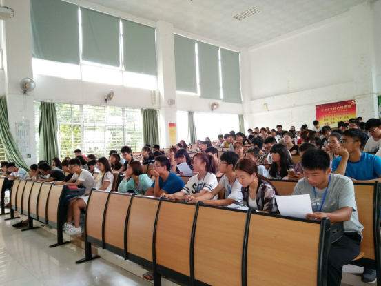 化学与化工学院团委召开灾后重建工作动员会