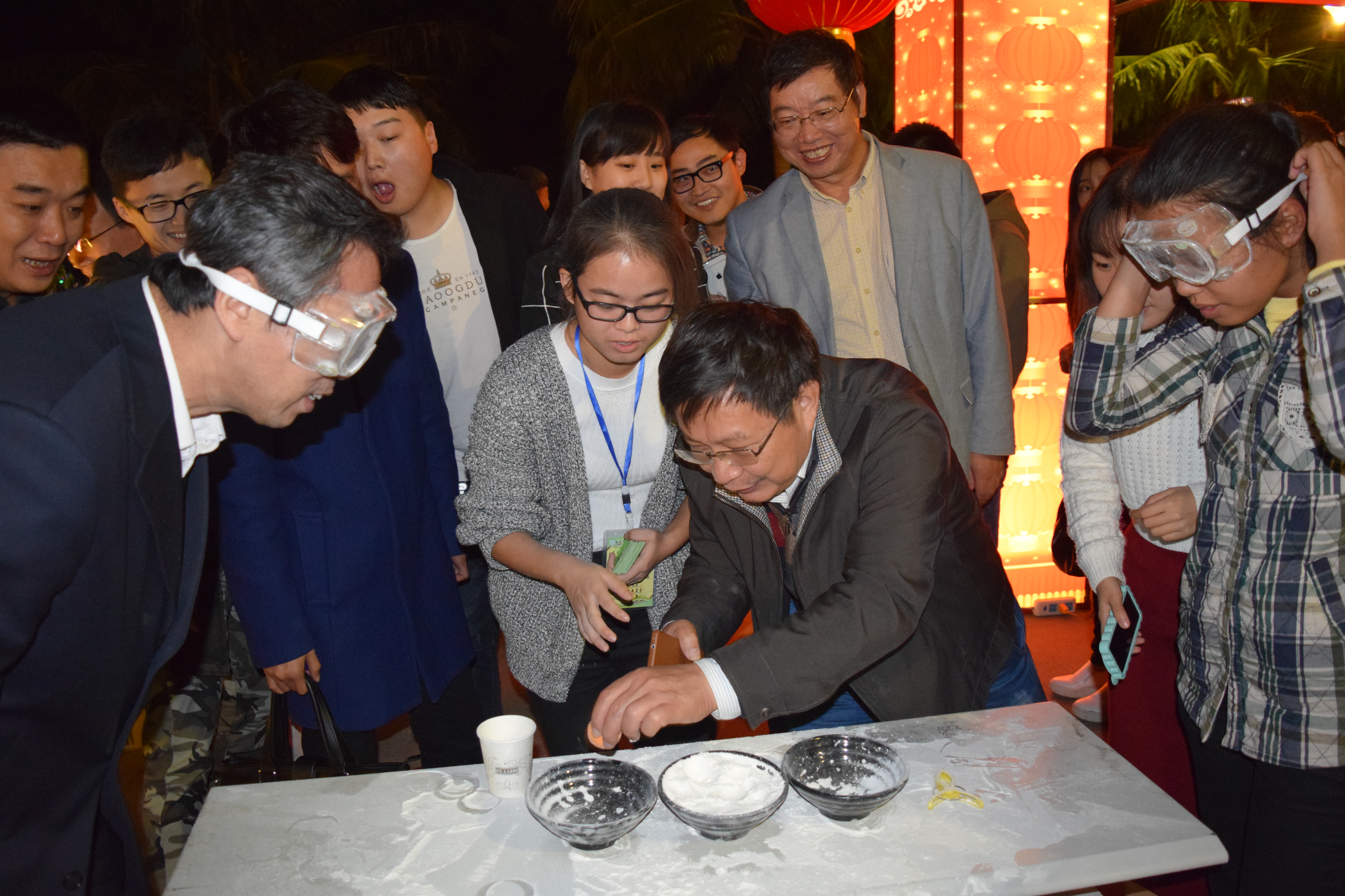 化学与化工学院成功举办元旦游园会