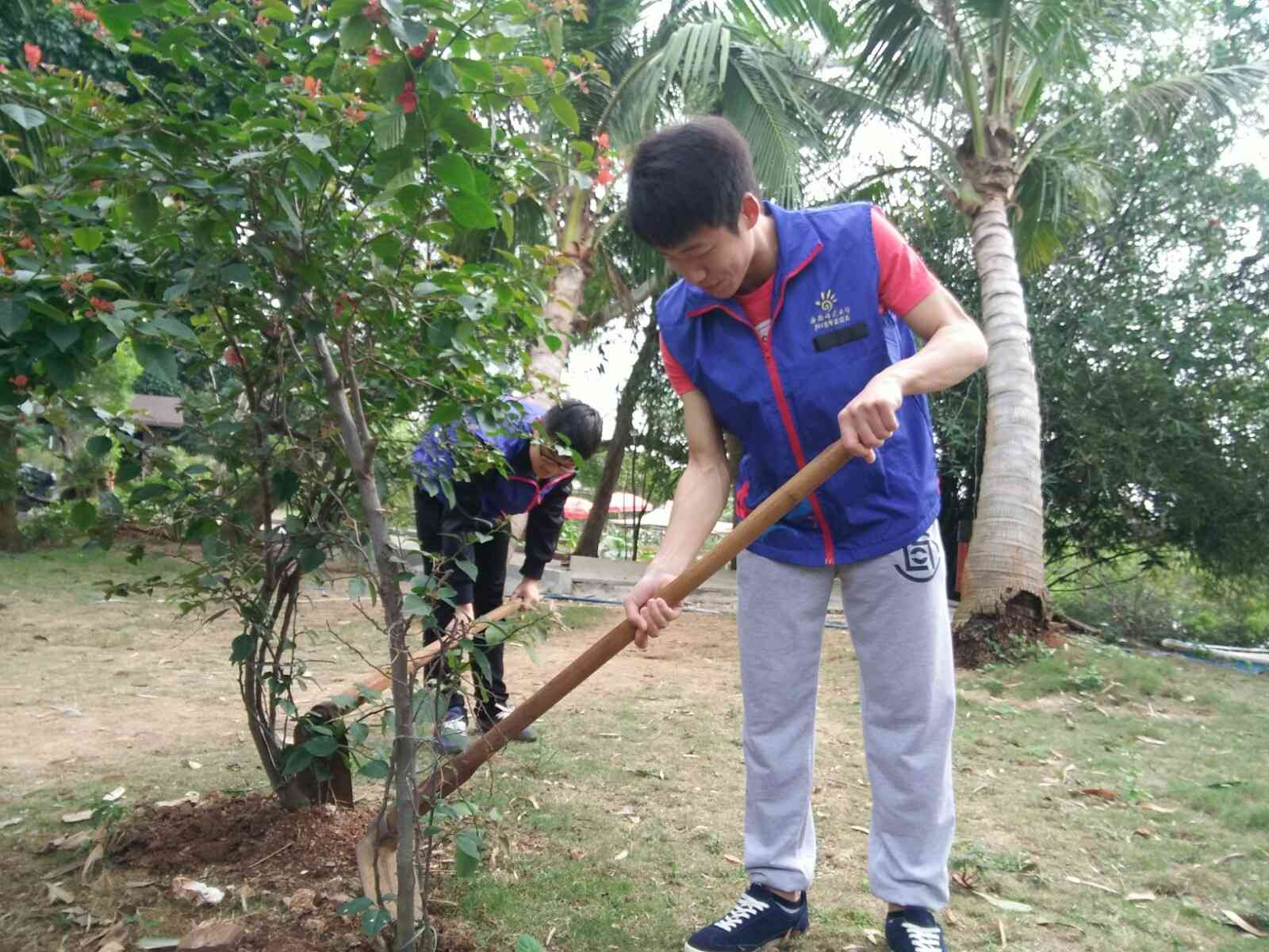 学雷锋，树新风，志愿服务与我同行——记化学与化工学院“雷锋日”系列活动