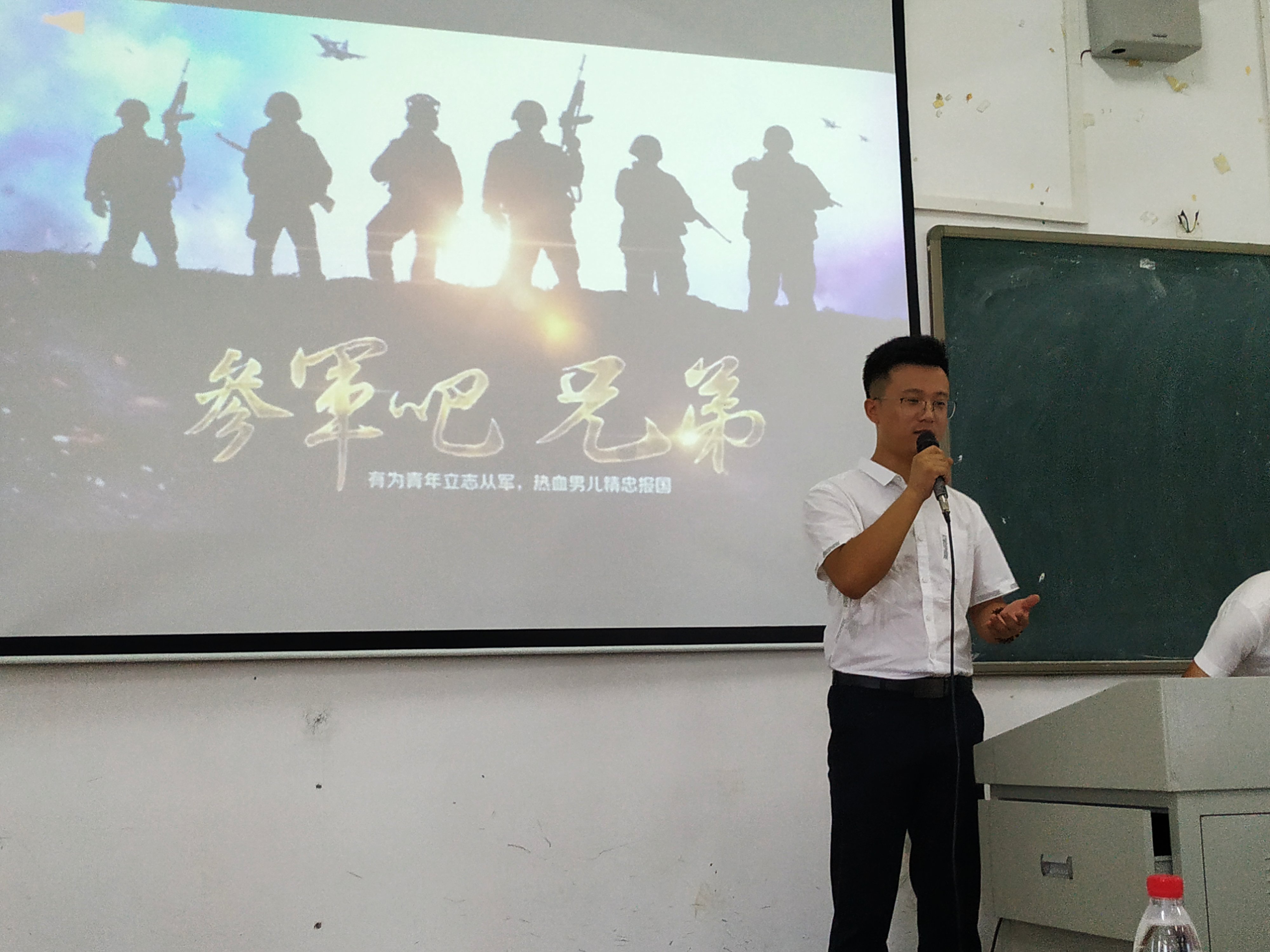 化学与化工学院开展2019年征兵宣讲活动