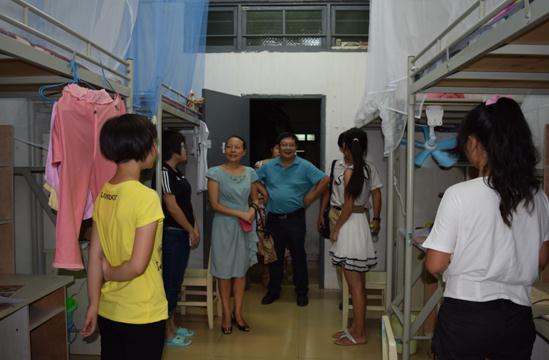 用温暖笑容，迎接阳光新生