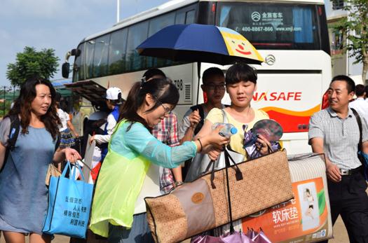 用温暖笑容，迎接阳光新生