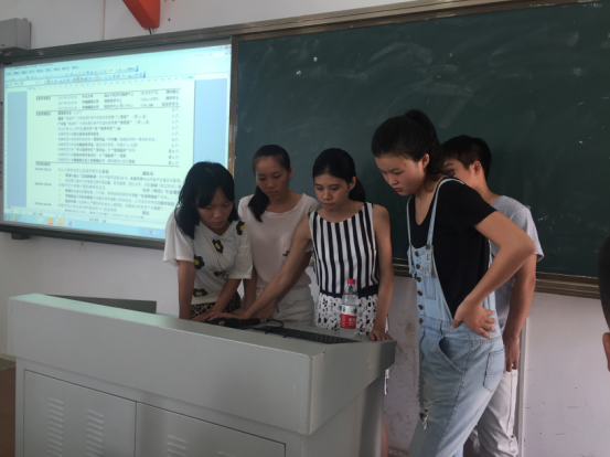 化学与化工学院举办毕业生求职简历制作专题讲座