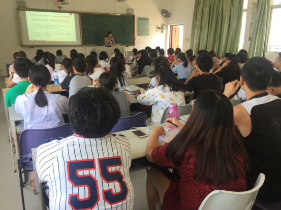 化学与化工学院举办毕业生求职简历制作专题讲座