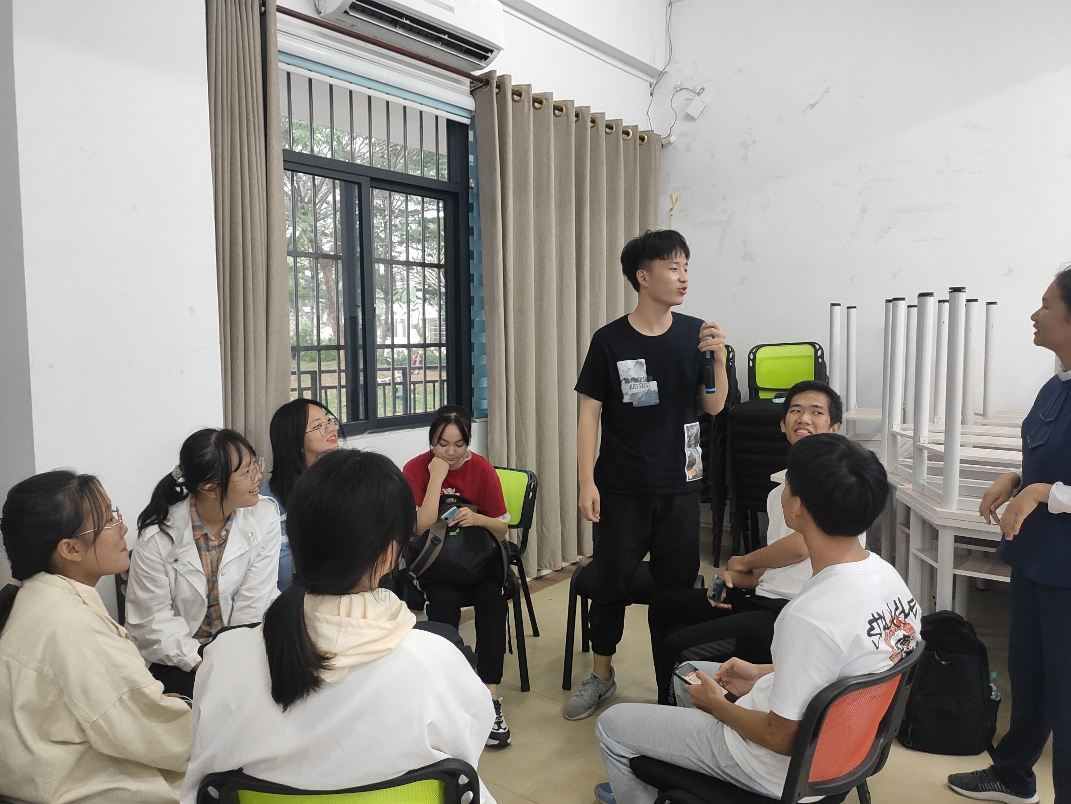 化学与化工学院第三期新生适应性团体辅导活动火热进行