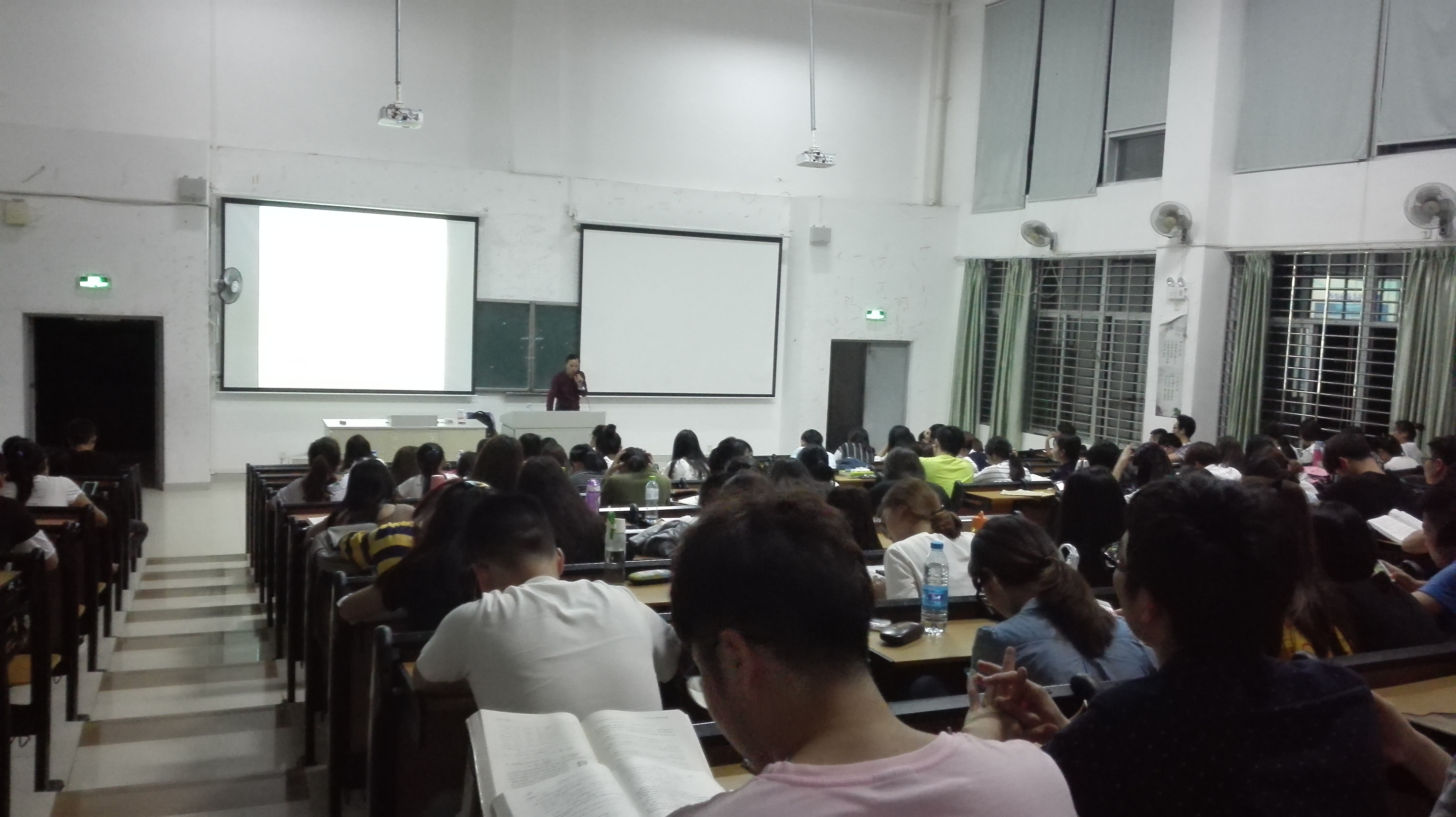 化学与化工学院举办“阳光青年，快乐生活”求职心理讲座