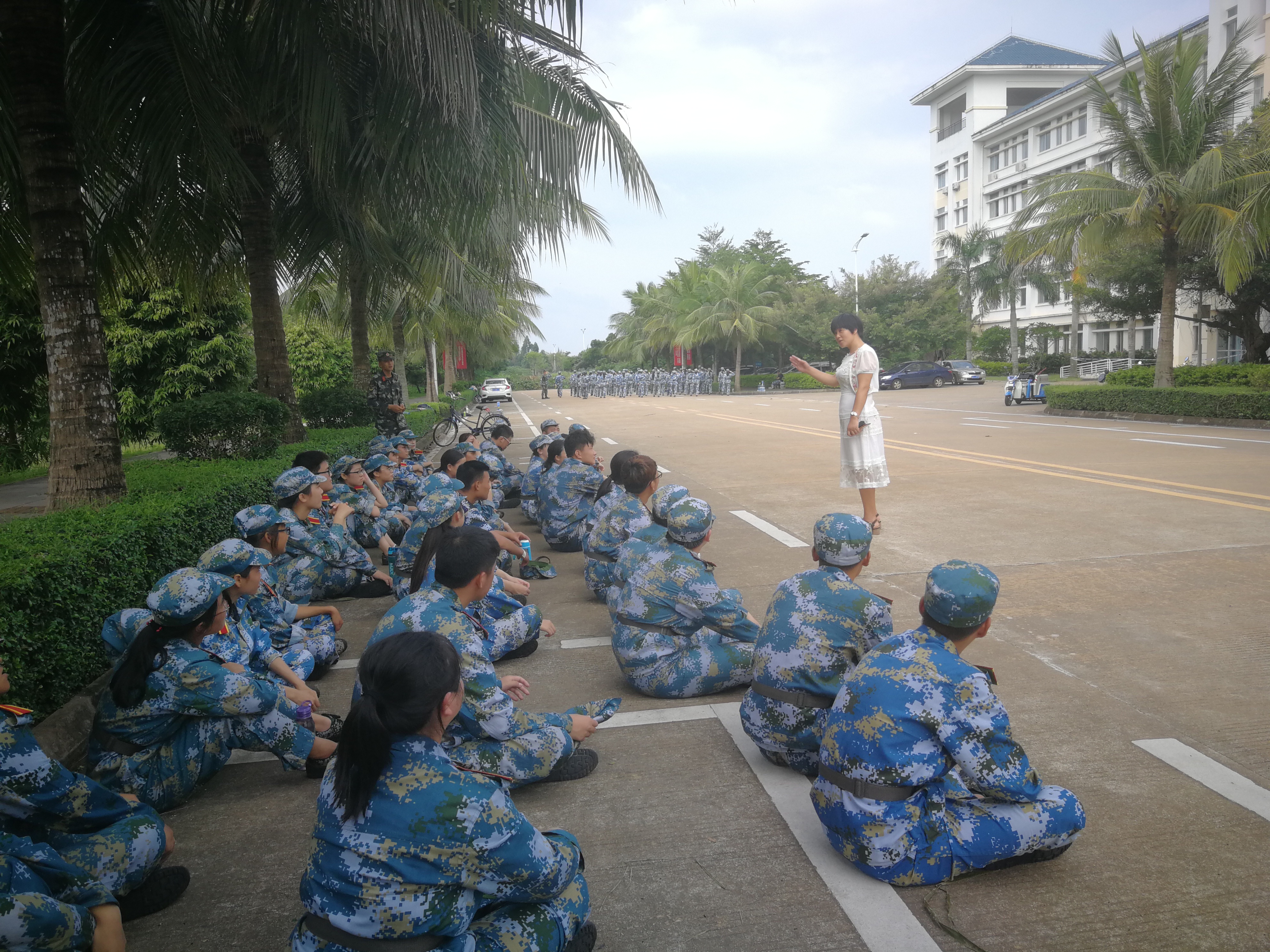 化学与化工学院召开防御“山竹”台风学生工作部署会议