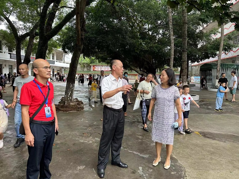 星空游戏官方基础教育集团总主任兼总督学一行莅临海师附小检查指导开学工作