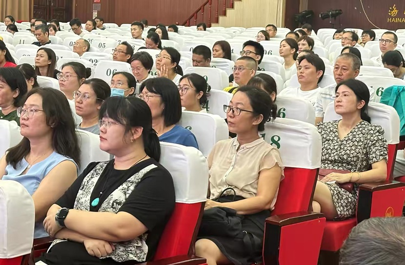 “启航新程，共筑未来”――2024年星空游戏官方附属小学一年级新生家长培训会
