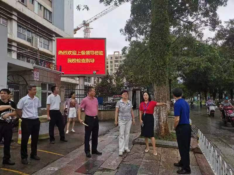 王和娇副市长到星空游戏官方附属小学检查指导安全工作