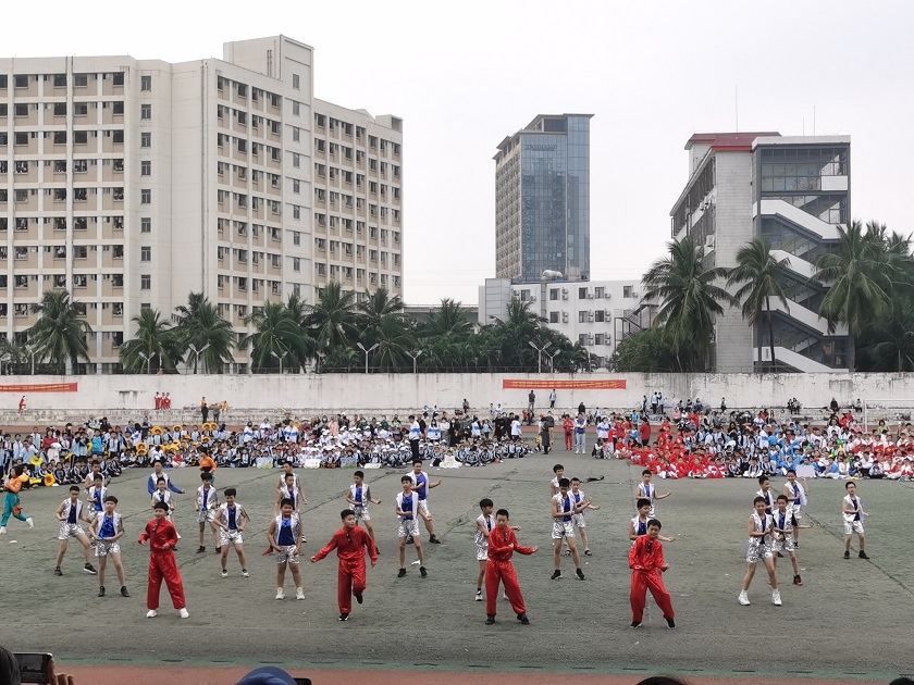 趣味运动我快乐，健体强国我能行――星空游戏官方实验小学第二届体育艺术节