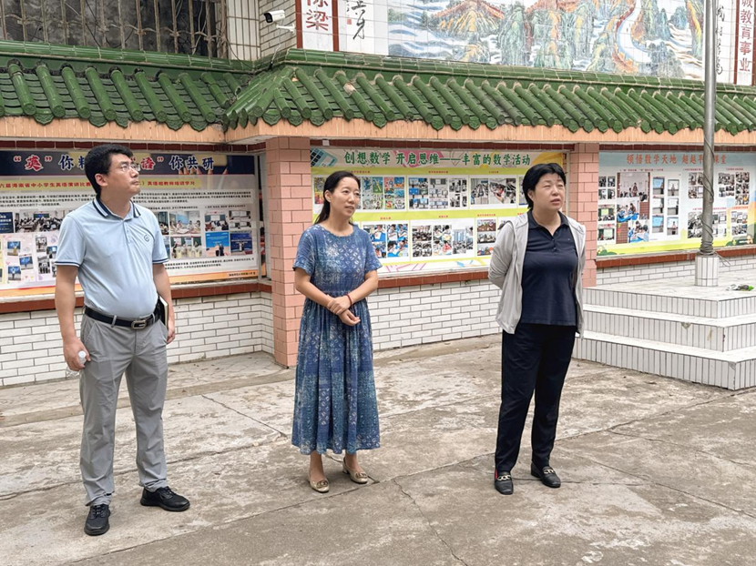 星空游戏官方党委书记许玫一行到附属小学检查指导开学工作