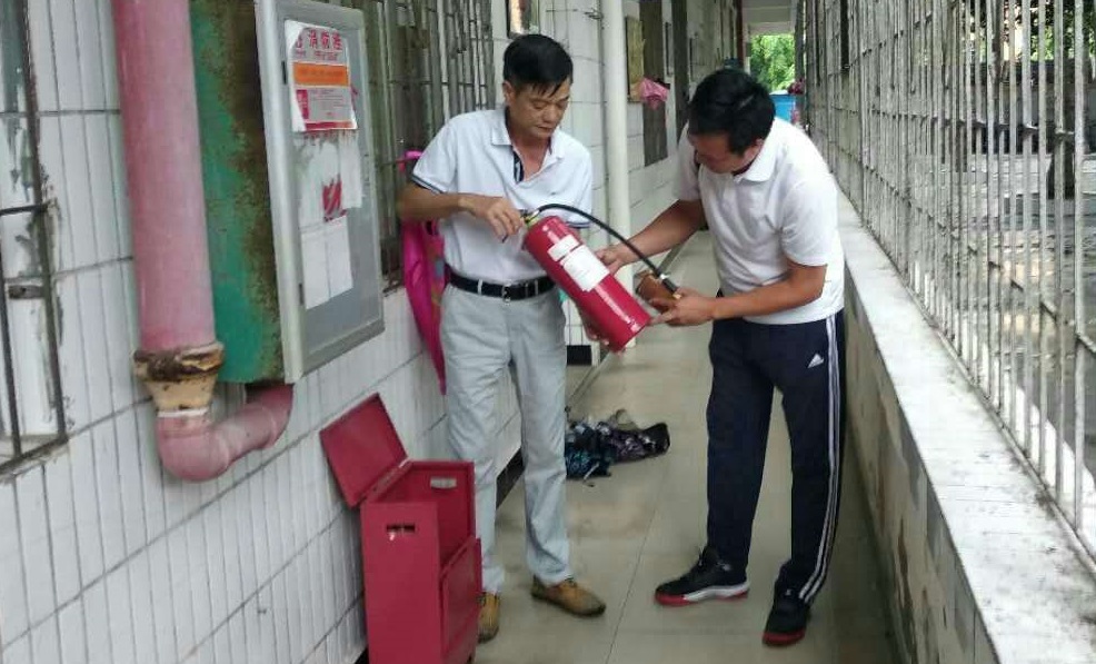 星空游戏官方实验小学消防安全检查