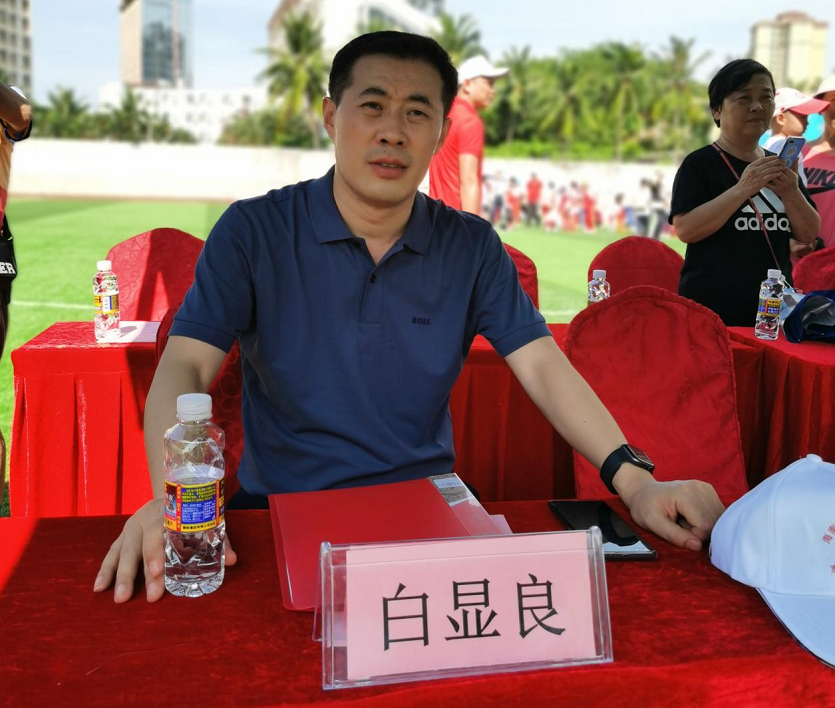 星空游戏官方党委委员、副校长白显良出席附属小学35周年校庆暨科技节开幕式