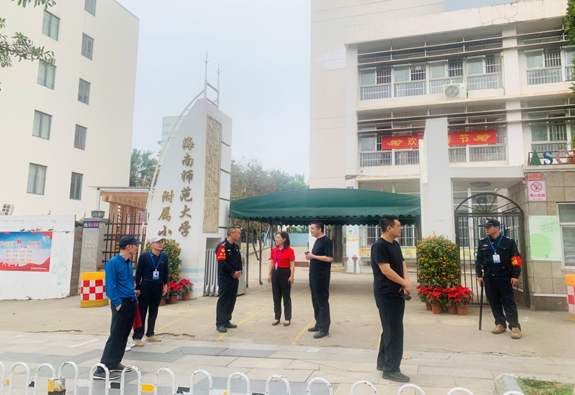 琼山区忠介派出所许健一行到 星空游戏官方附属小学进行安全检查指导工作