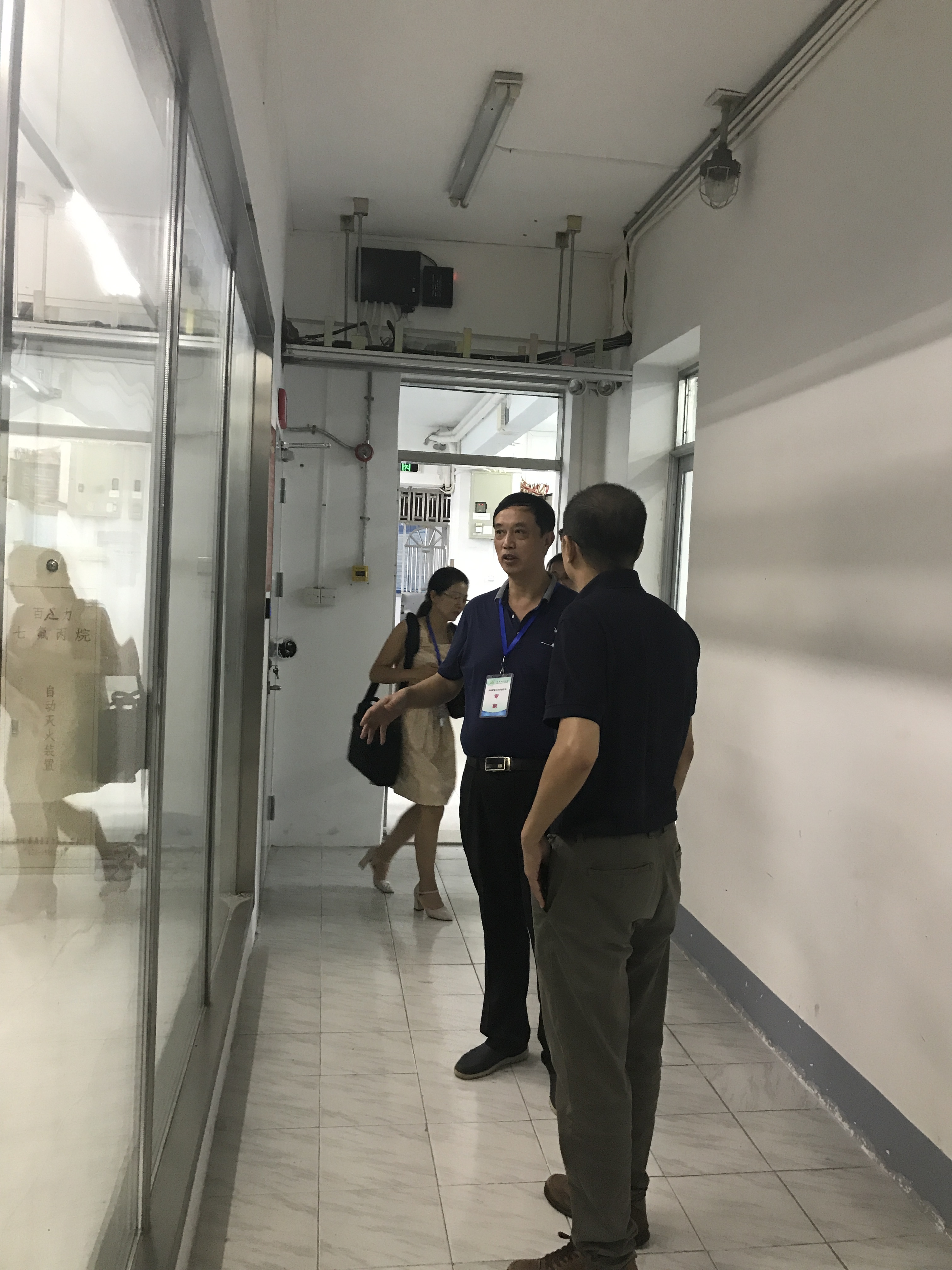 审核评估专家到信息网络与数据中心指导工作