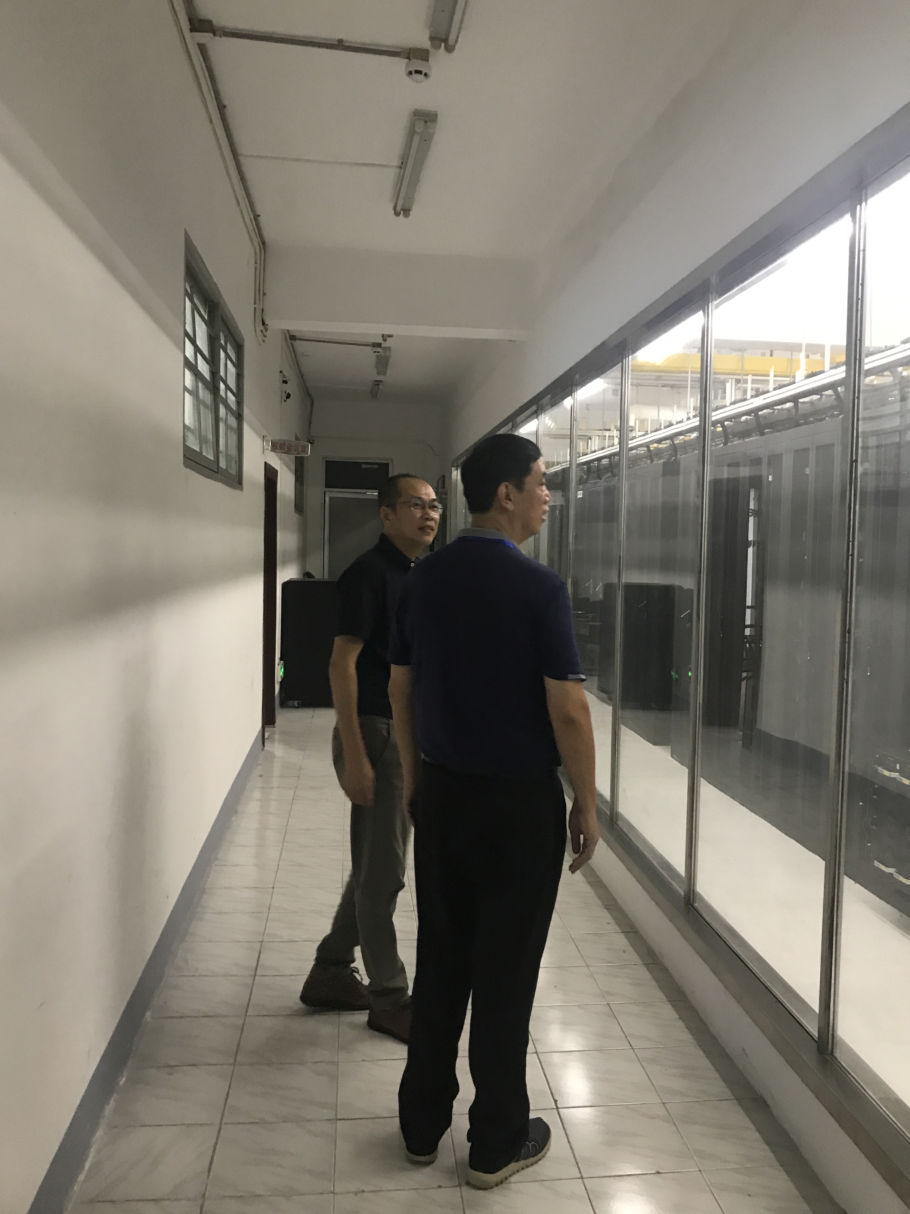 审核评估专家到信息网络与数据中心指导工作