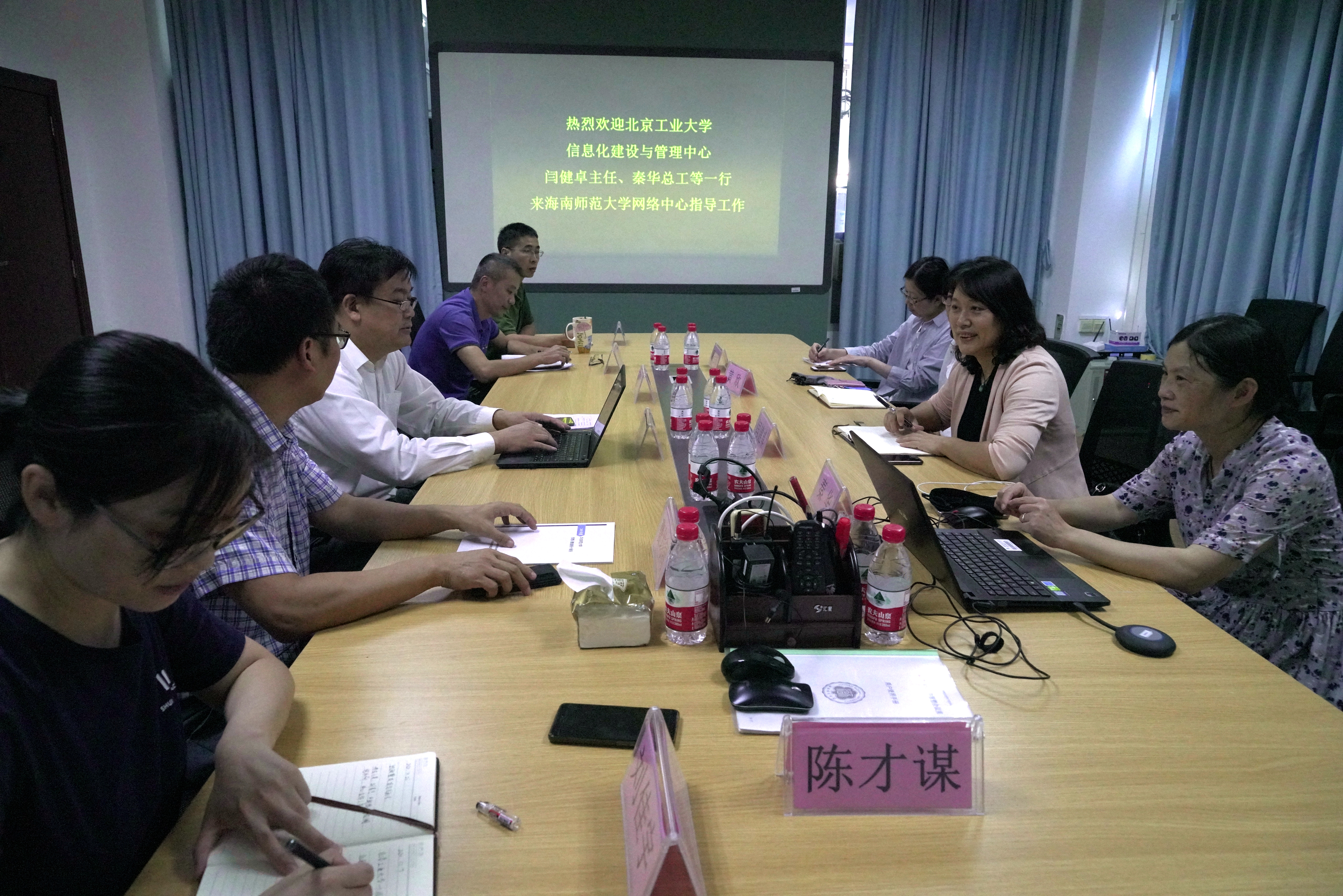 北京工业大学信息化建设与管理中心主任闫健卓一行来我校信息网络与数据中心交流