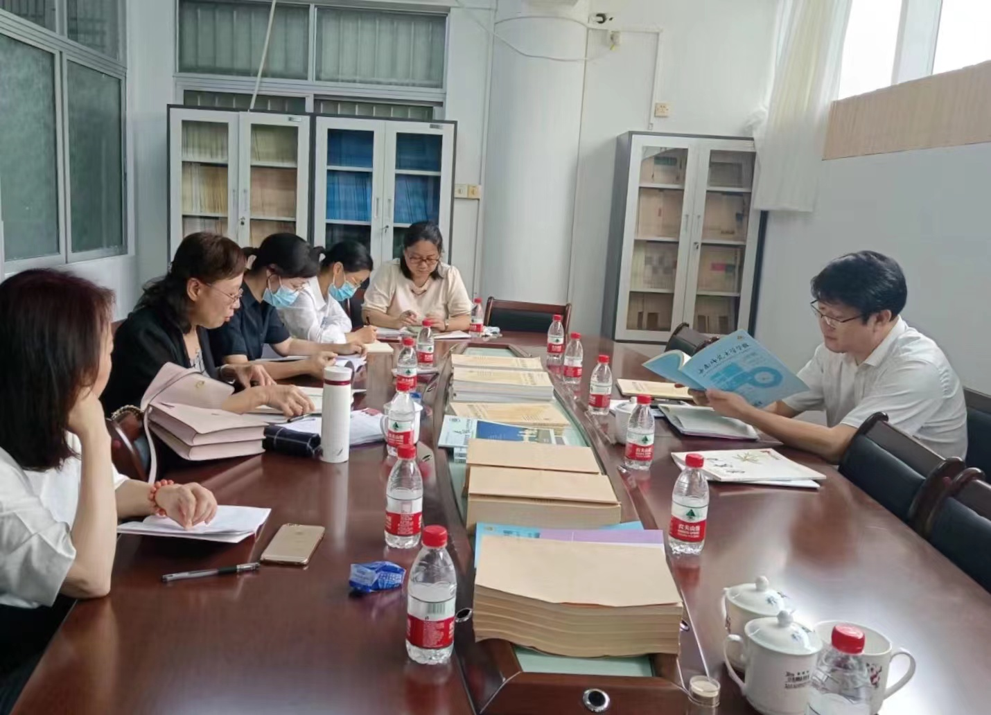 校领导到学报编辑部调研