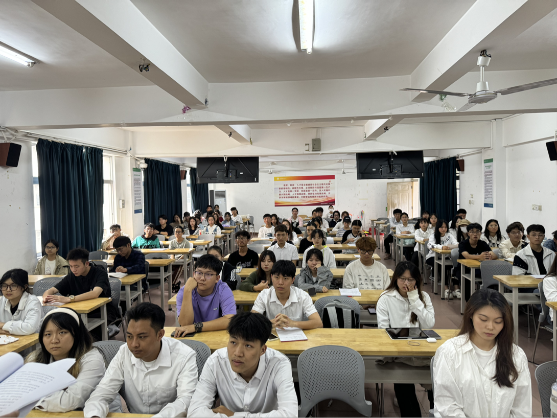 团委学生会开展中国共产党星空游戏官方第二次代表大会报告专题讲座活动