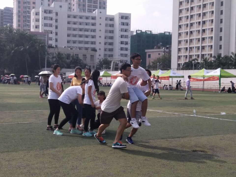 阳光体育，快乐青春――记星空游戏官方“最强班级争霸赛”趣味运动会