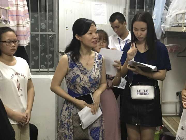 记星空游戏官方数统学院开学宿舍走访活动