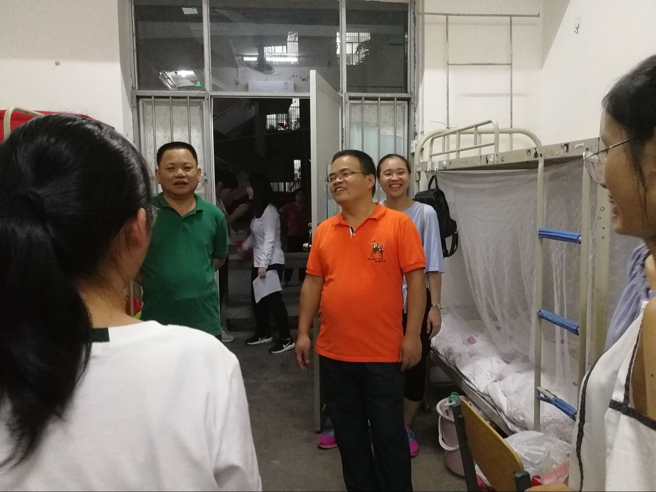 记星空游戏官方数统学院开学宿舍走访活动