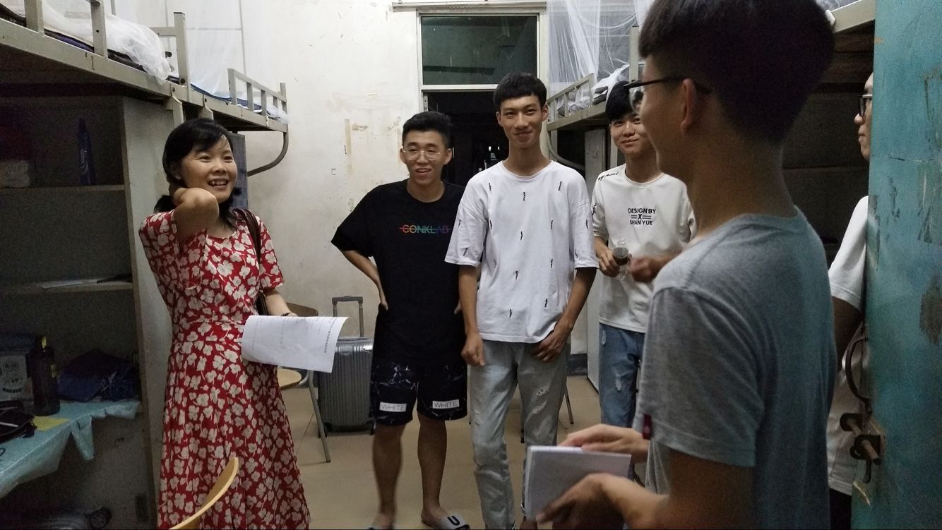 记星空游戏官方数统学院开学宿舍走访活动