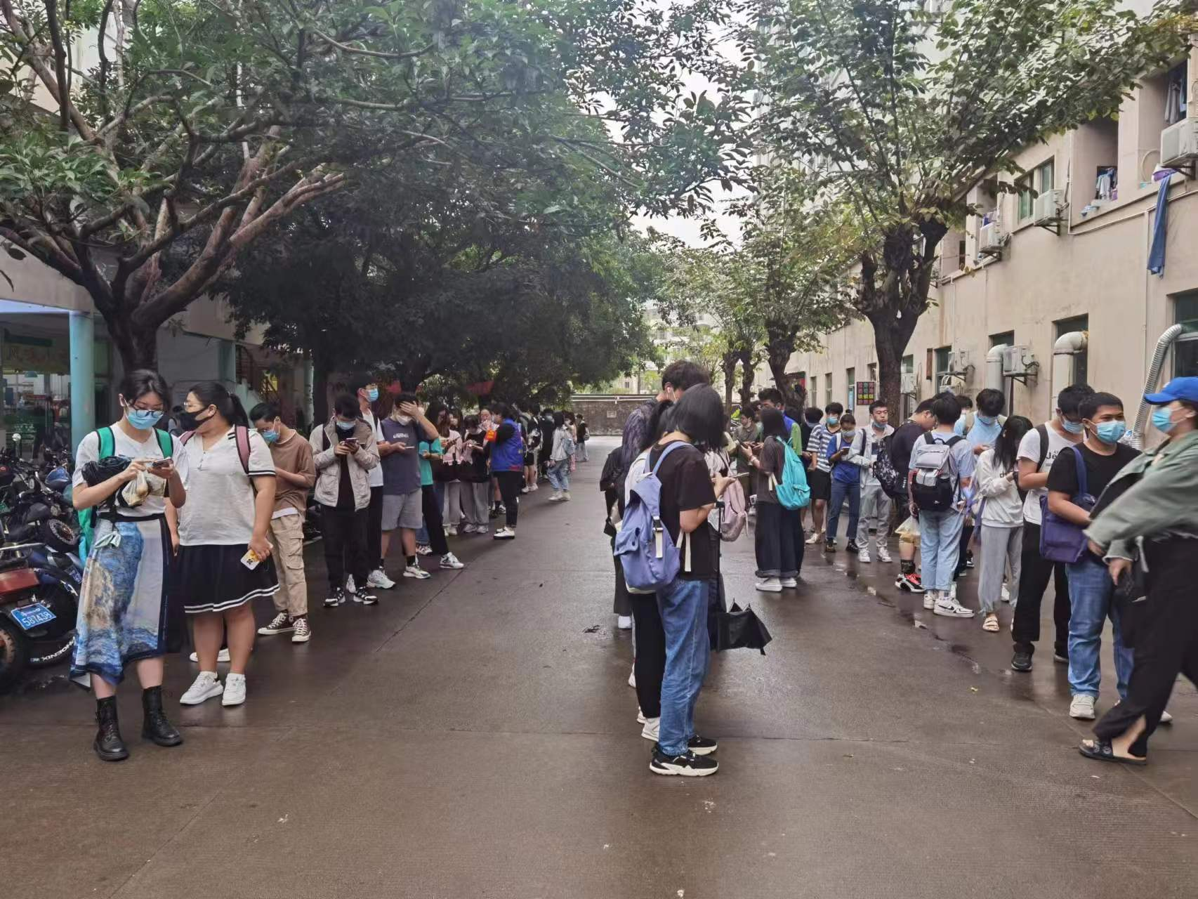 恢复线下教学，金鹏学生有序入校