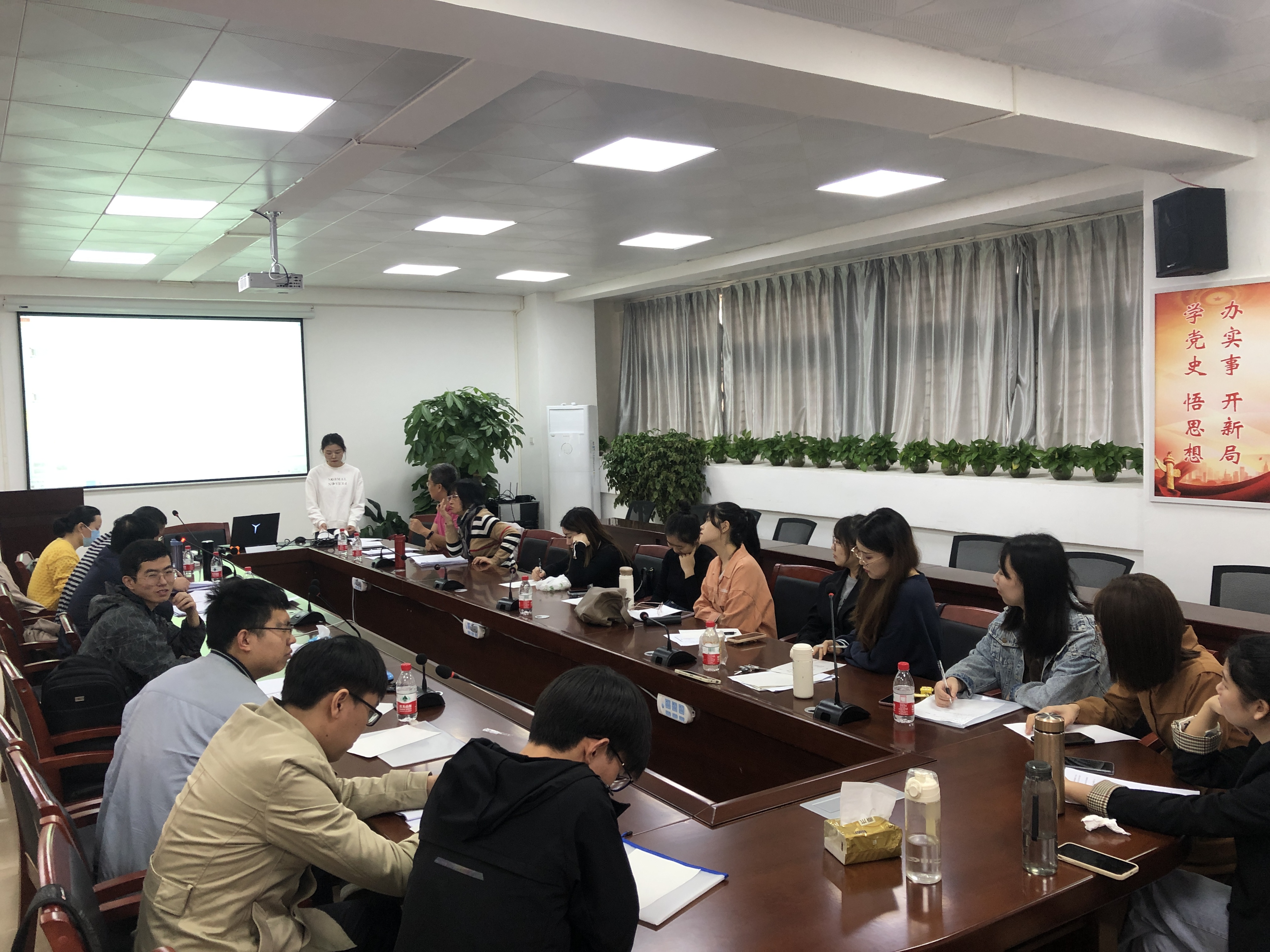 数学与统计学院2020级学科教学（数学）专业硕士研究生学位论文中期检查答辩会