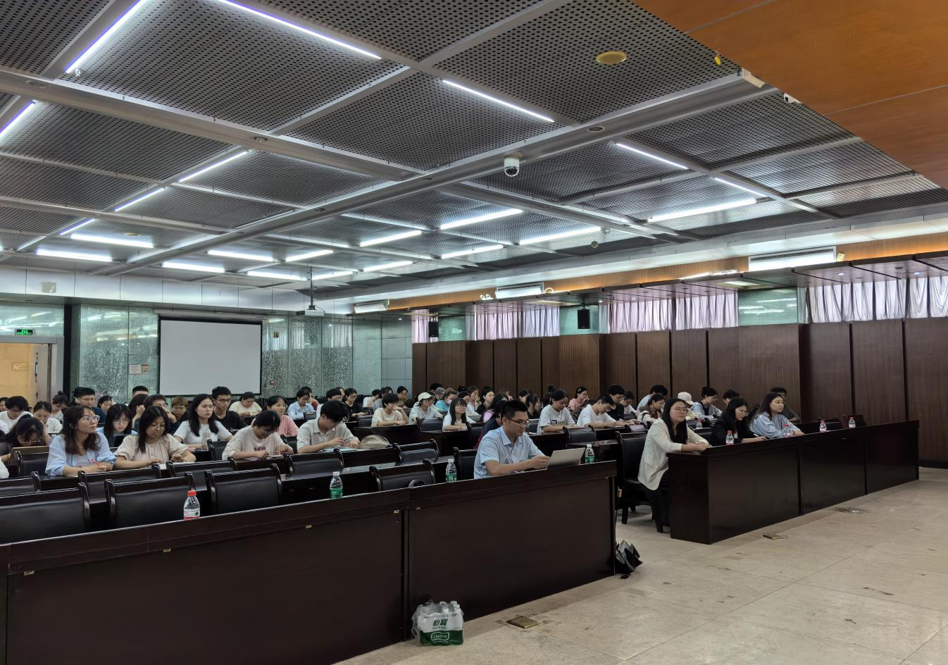 海南省研究生工作站系列活动之一 “统计的应用”学术讲座
