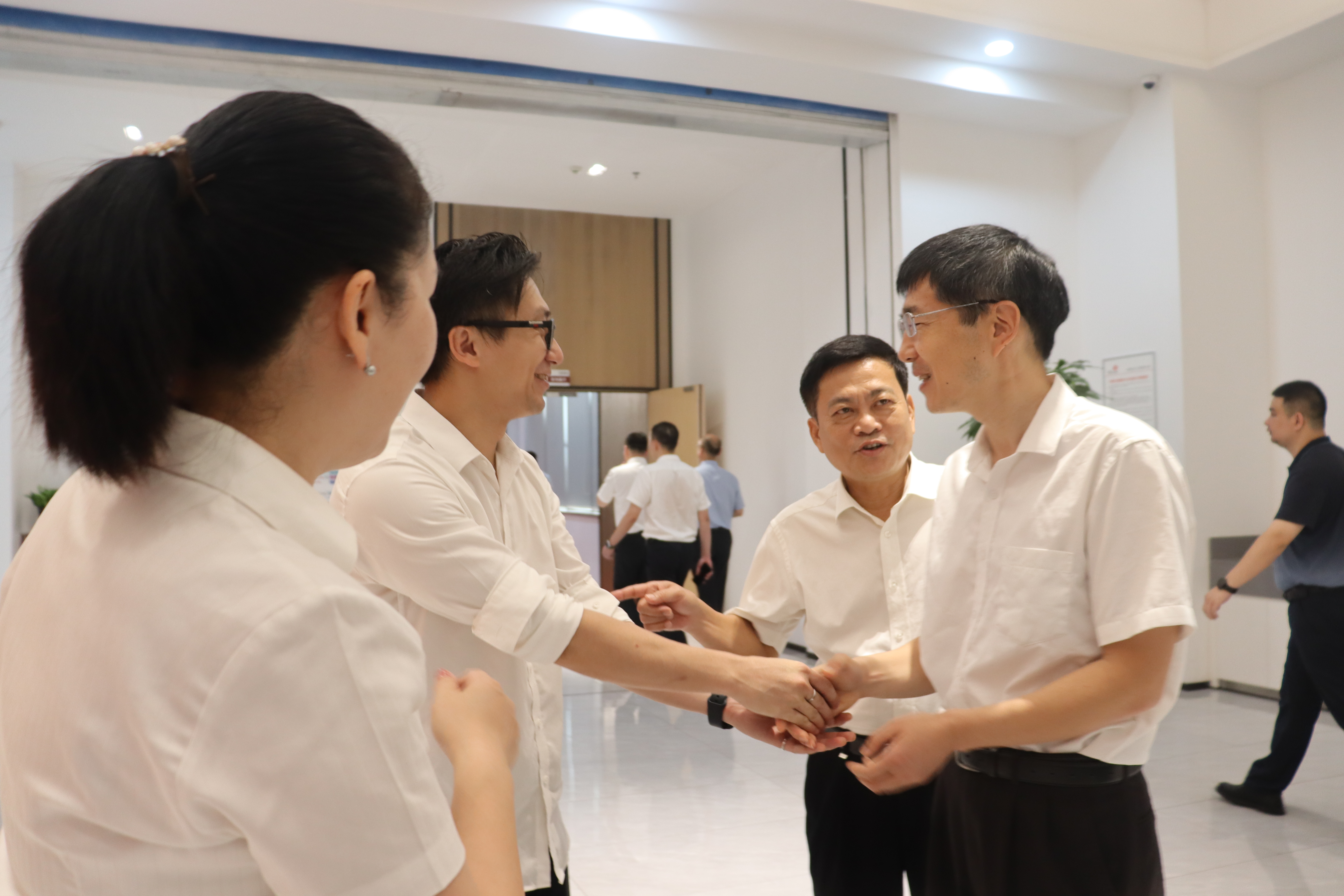 陈相松带队赴海南联通参会并开展校友走访活动