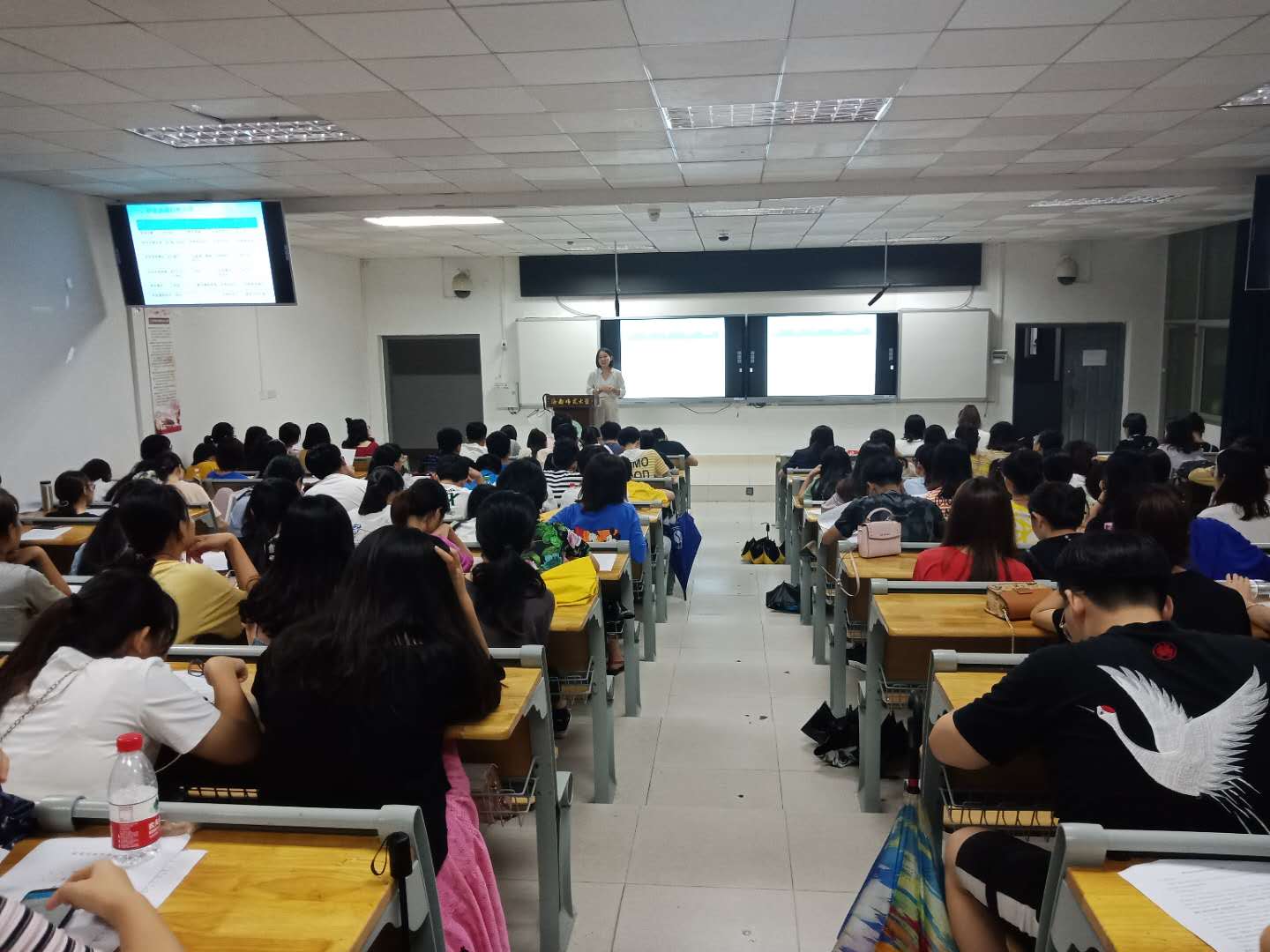 记星空游戏官方数学与统计学院毕业生资助诚信教育