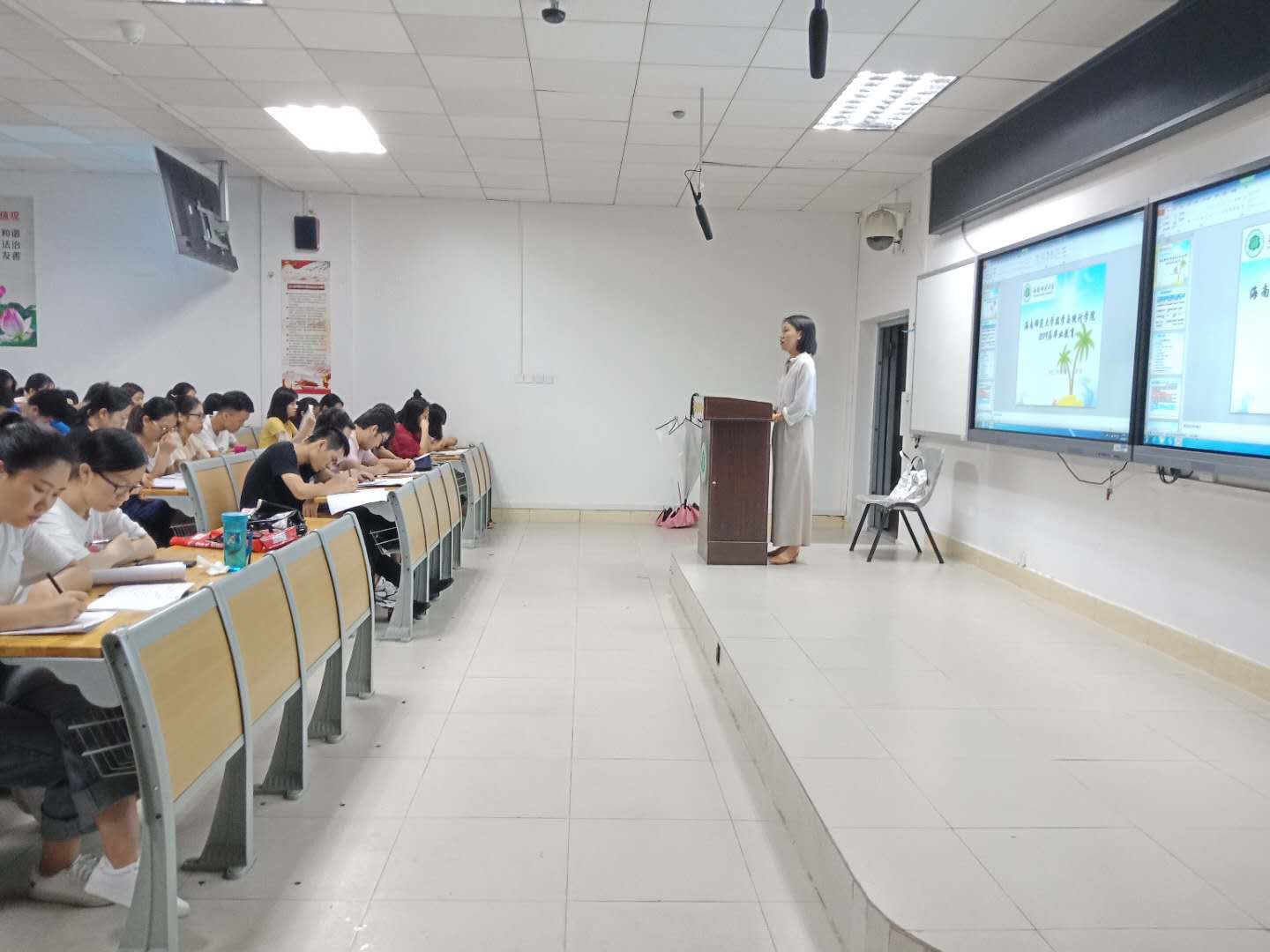 记星空游戏官方数学与统计学院毕业生资助诚信教育