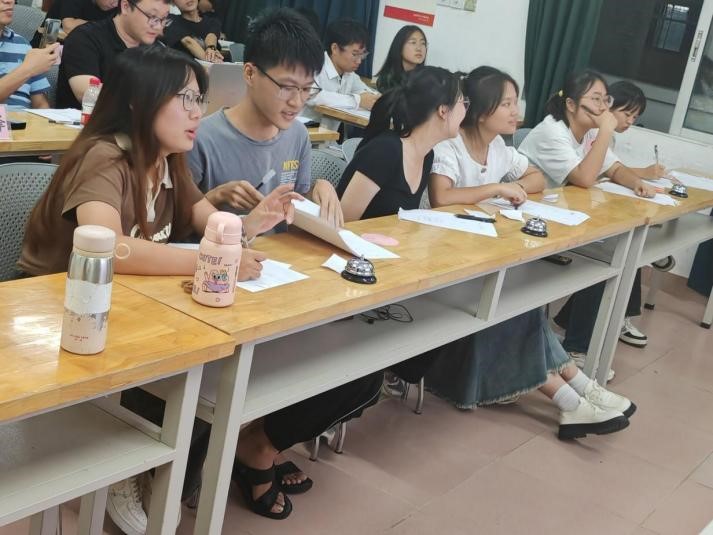我院顺利开展数学文化节系列活动之 “数学之星”最强争霸赛复决赛