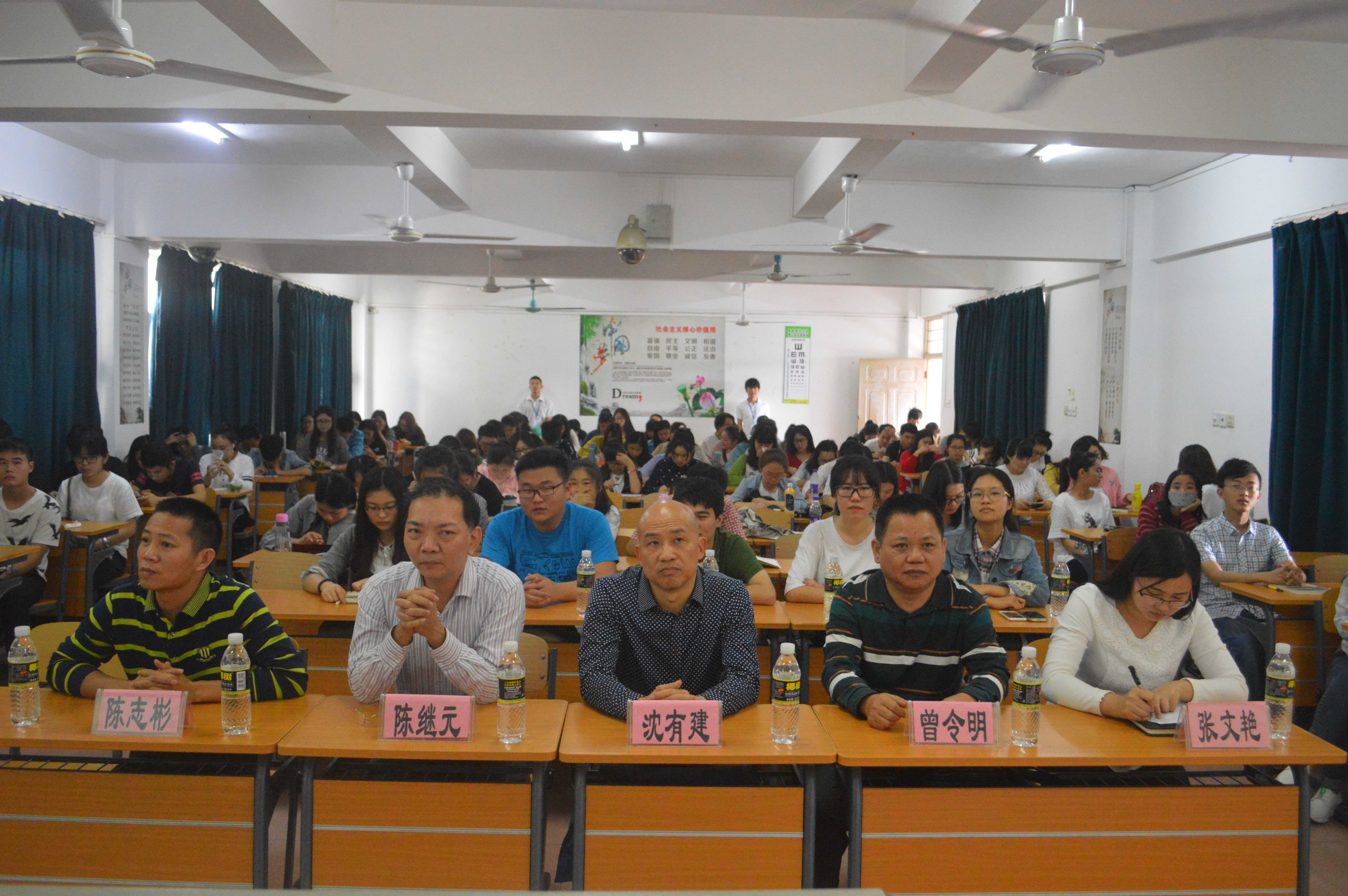 美文里不一样的数学——记星空游戏官方数学与统计学院数学美文交流报告会